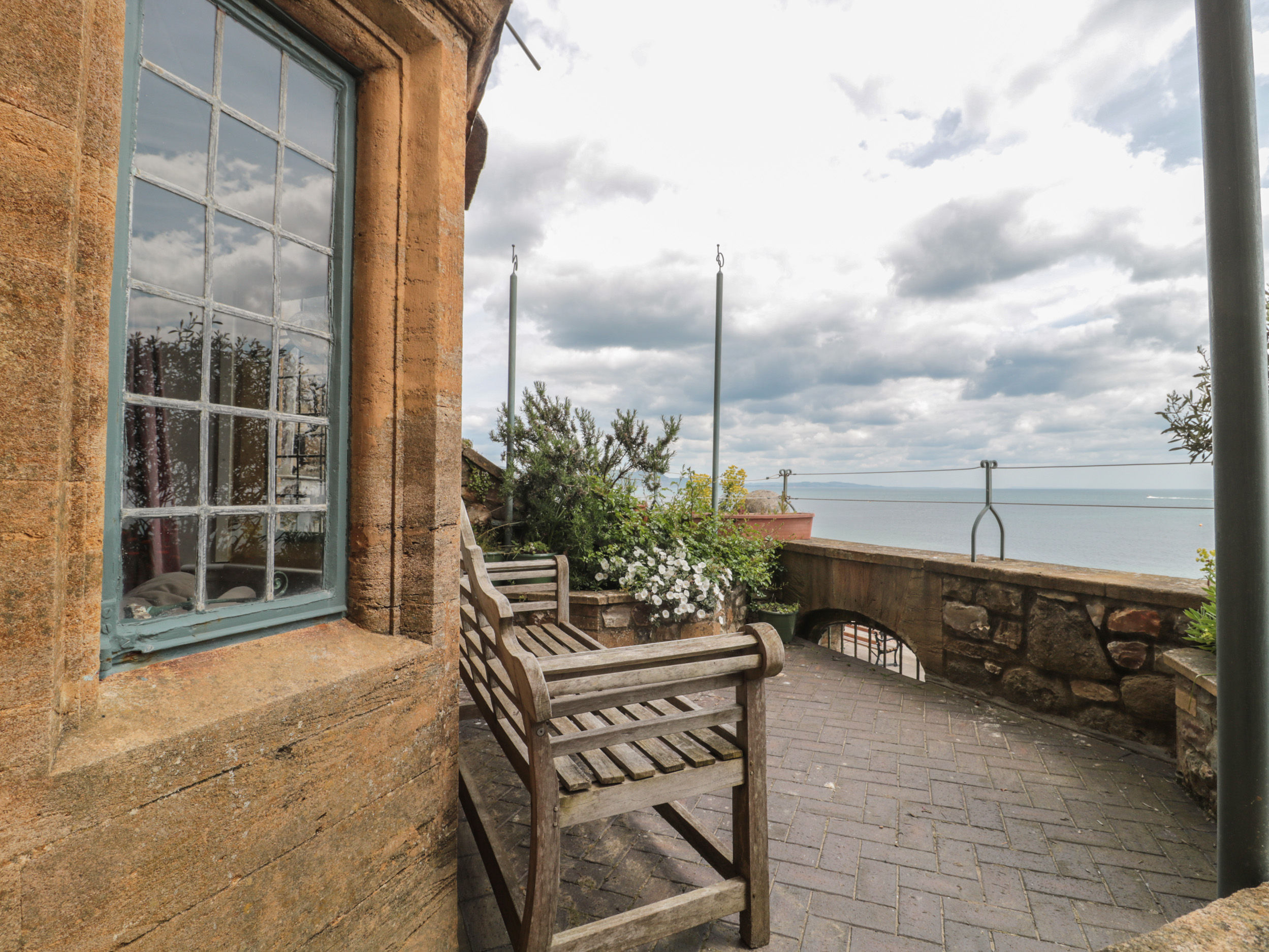Sundial House - Sleeps 9