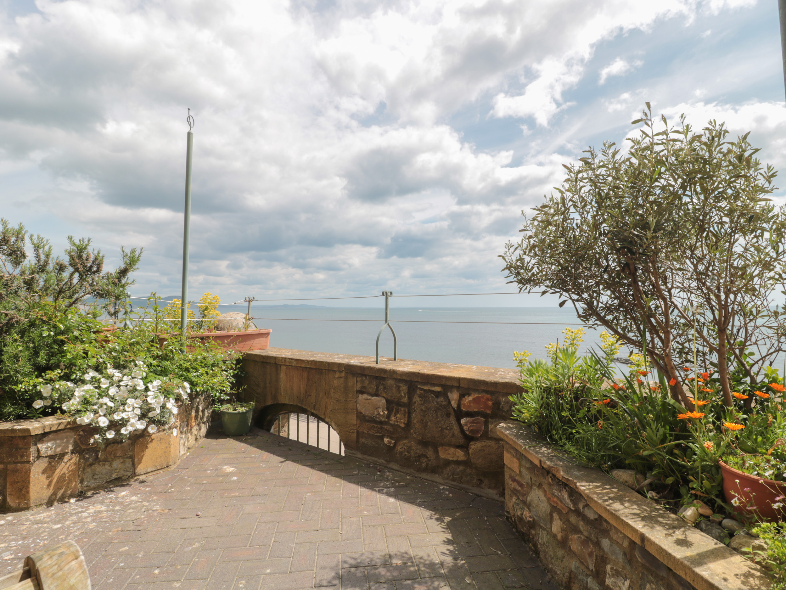 Sundial House - Sleeps 9