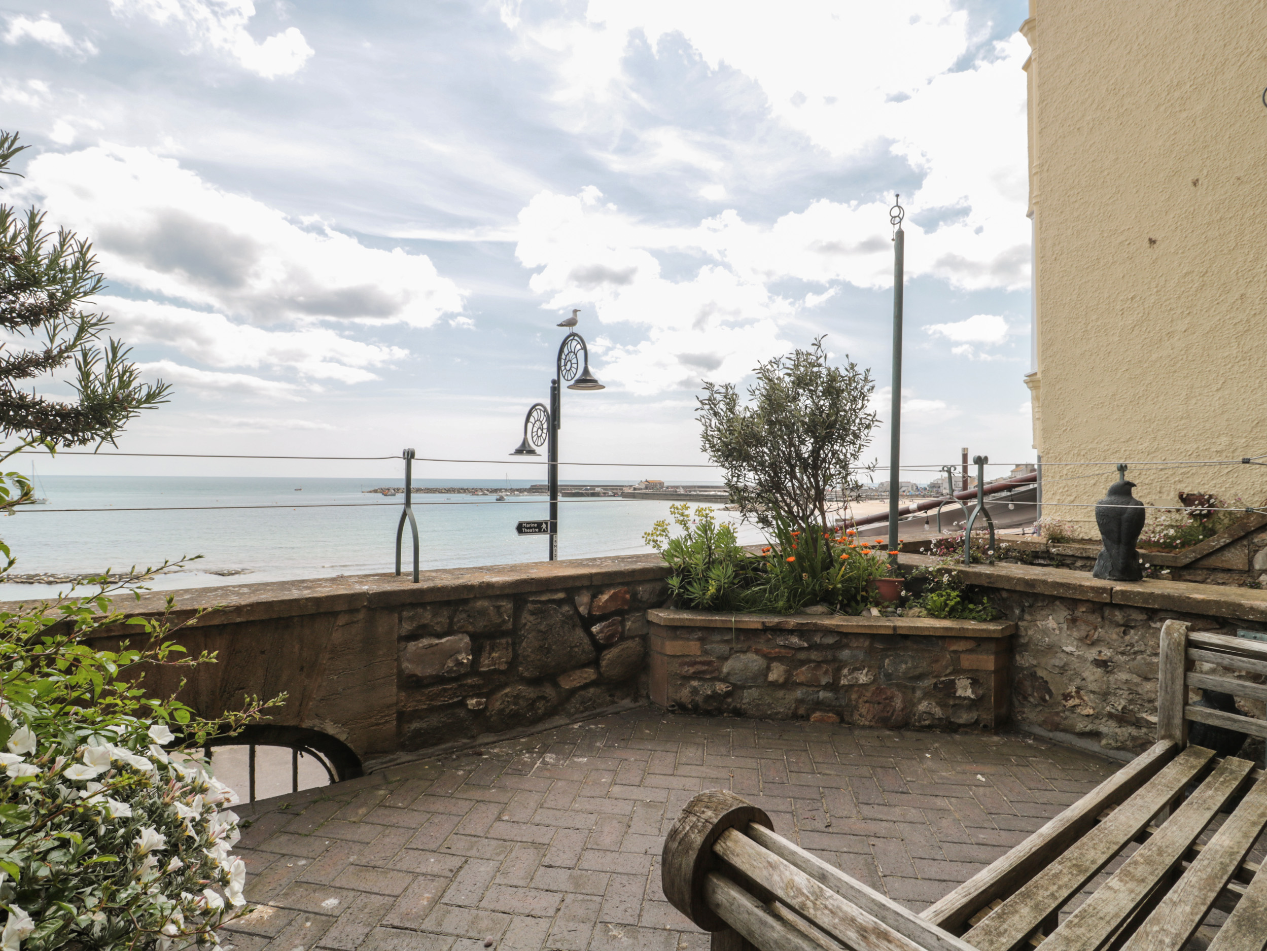 Sundial House - Sleeps 9