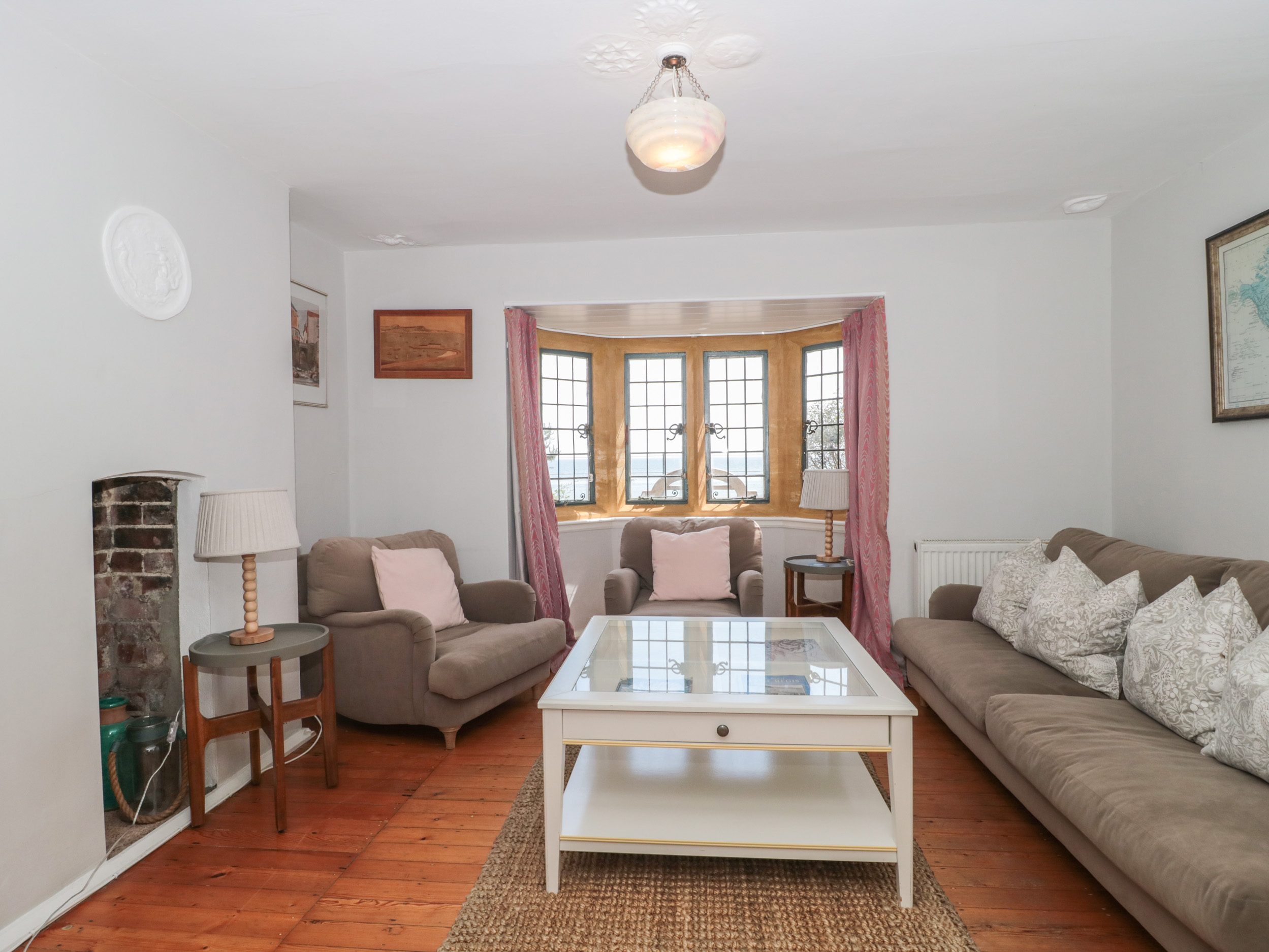 Sundial House - Sleeps 9