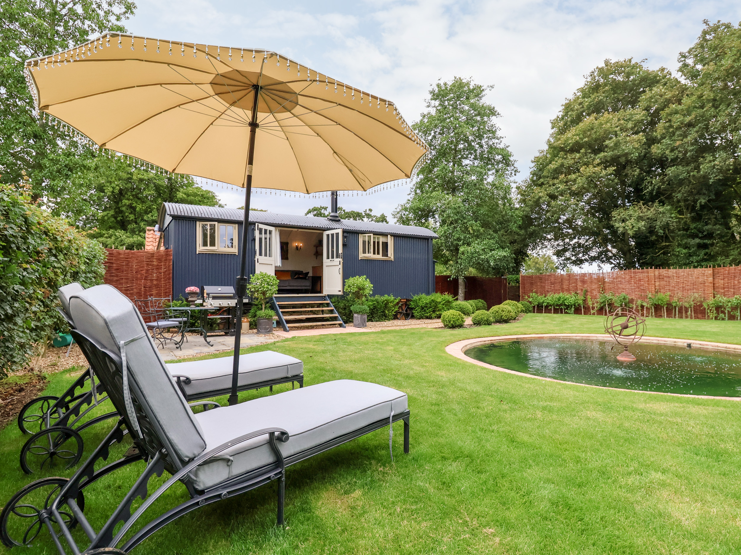 Holiday cottage, Harleston ()