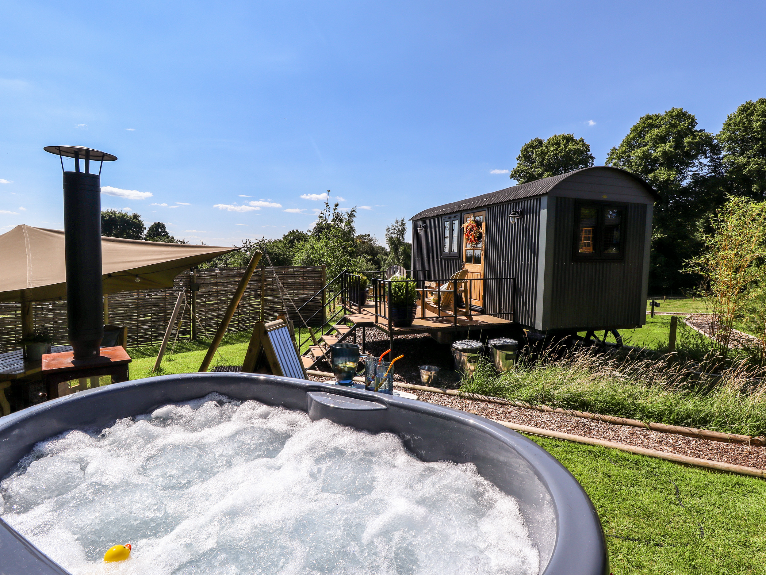 Holiday cottage, Nottingham ()