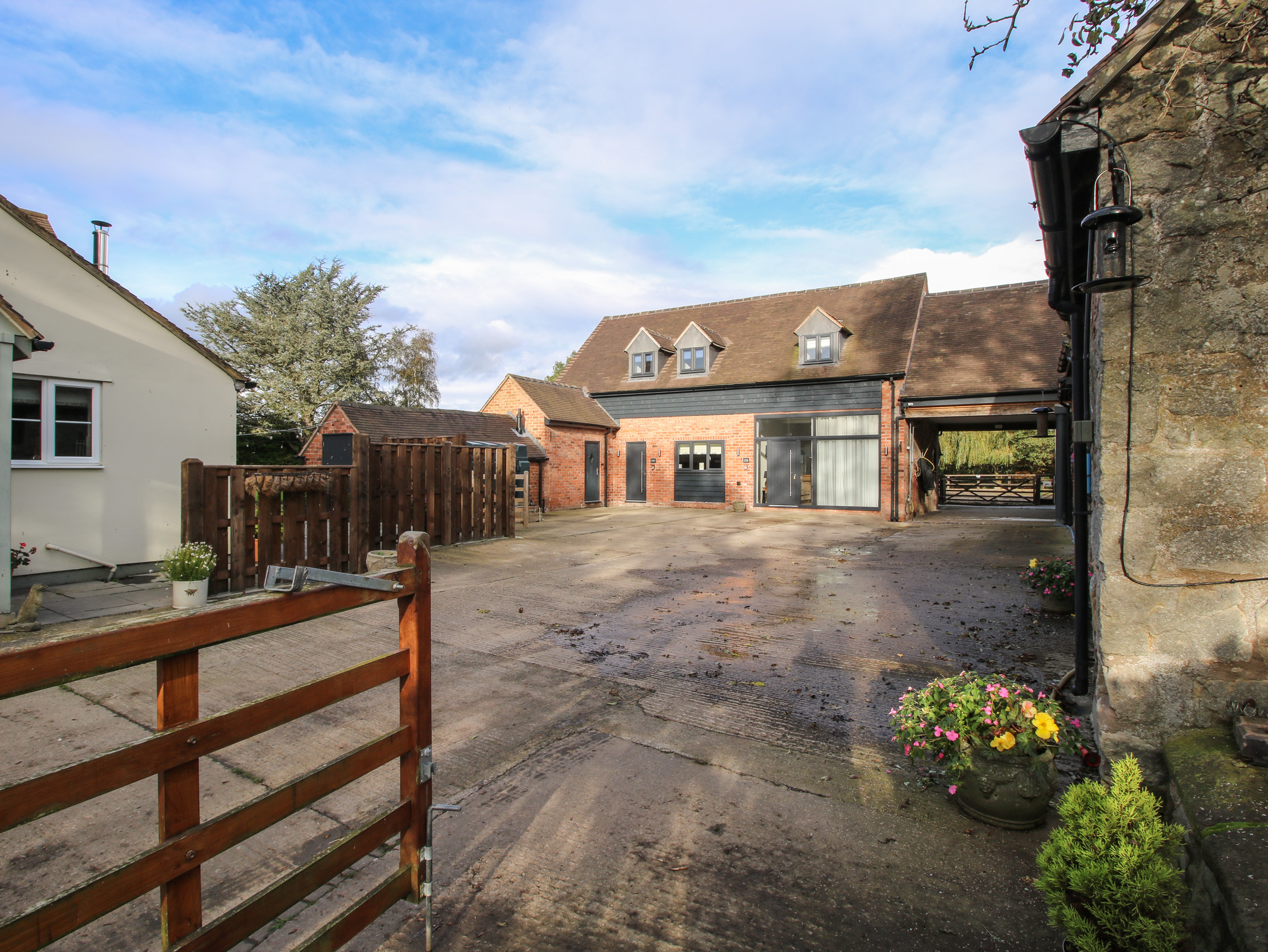 Holiday cottage, Dorrington (The Lawley)
