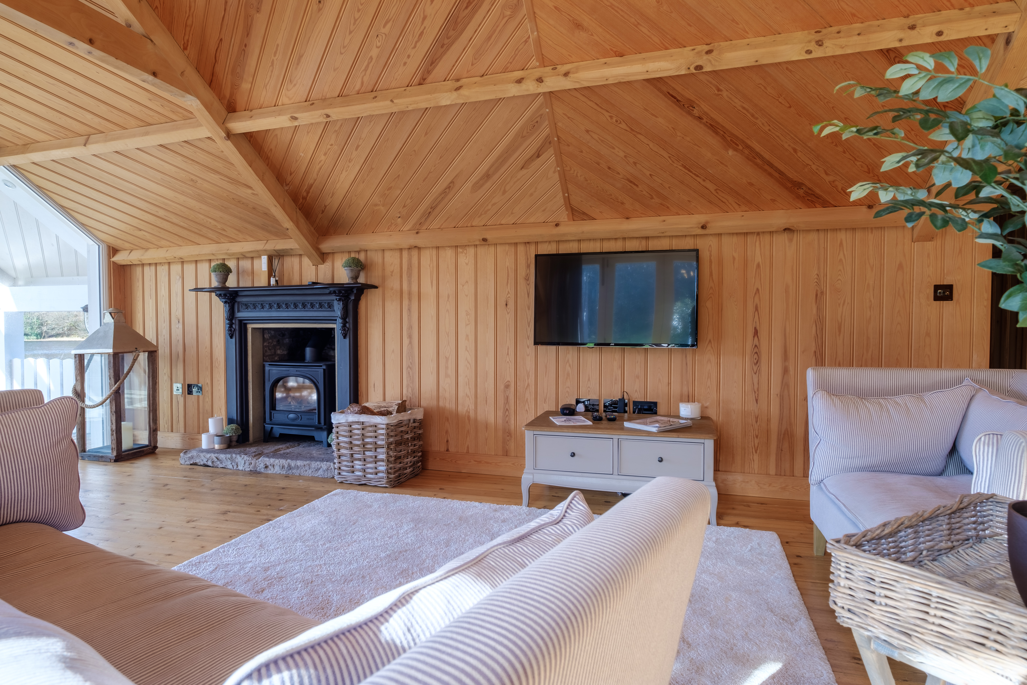 Lilymere Boat House - Sleeps 2
