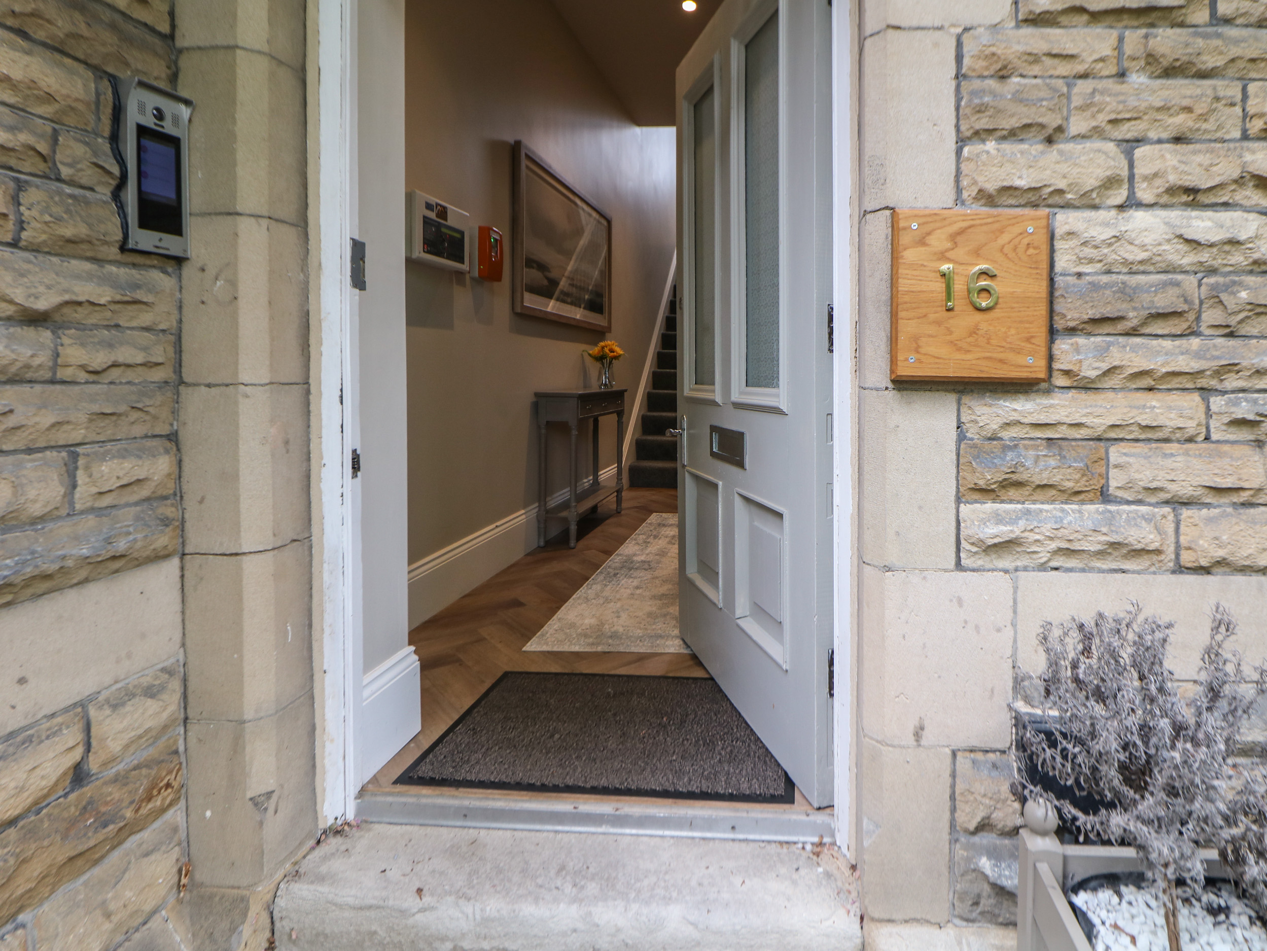 Holiday cottage in Buxton, Derbyshire - Photo 2