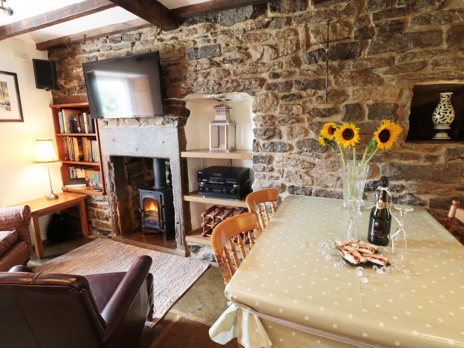 Holiday cottage in Castleton, Derbyshire - Photo 3