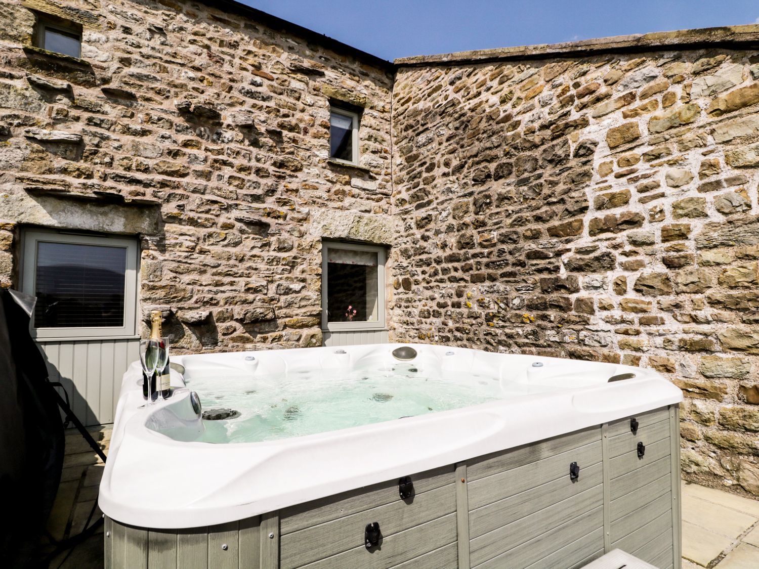 Three Peaks Barn - Sleeps 13