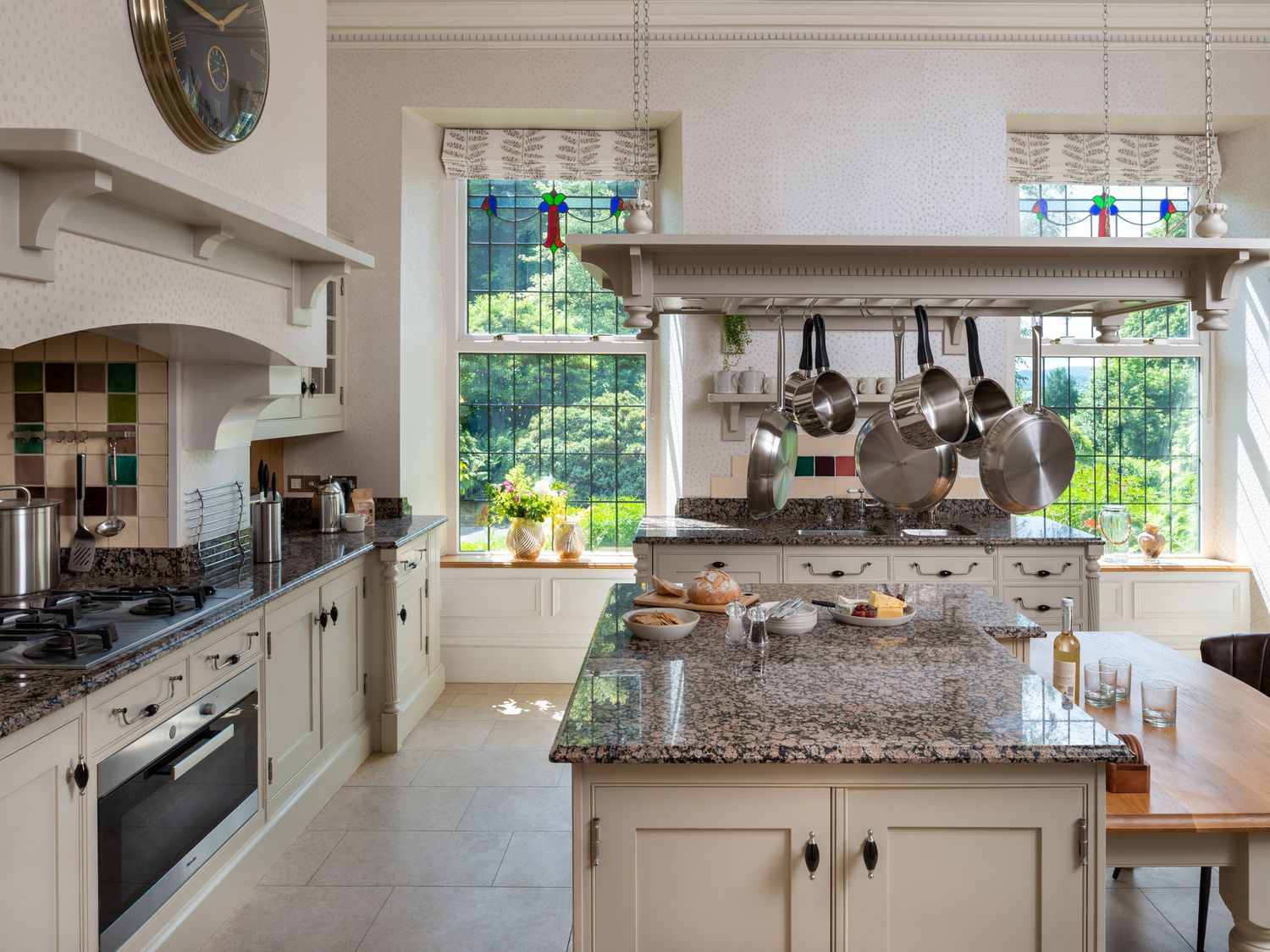 Moorlands Manor - Sleeps 27
