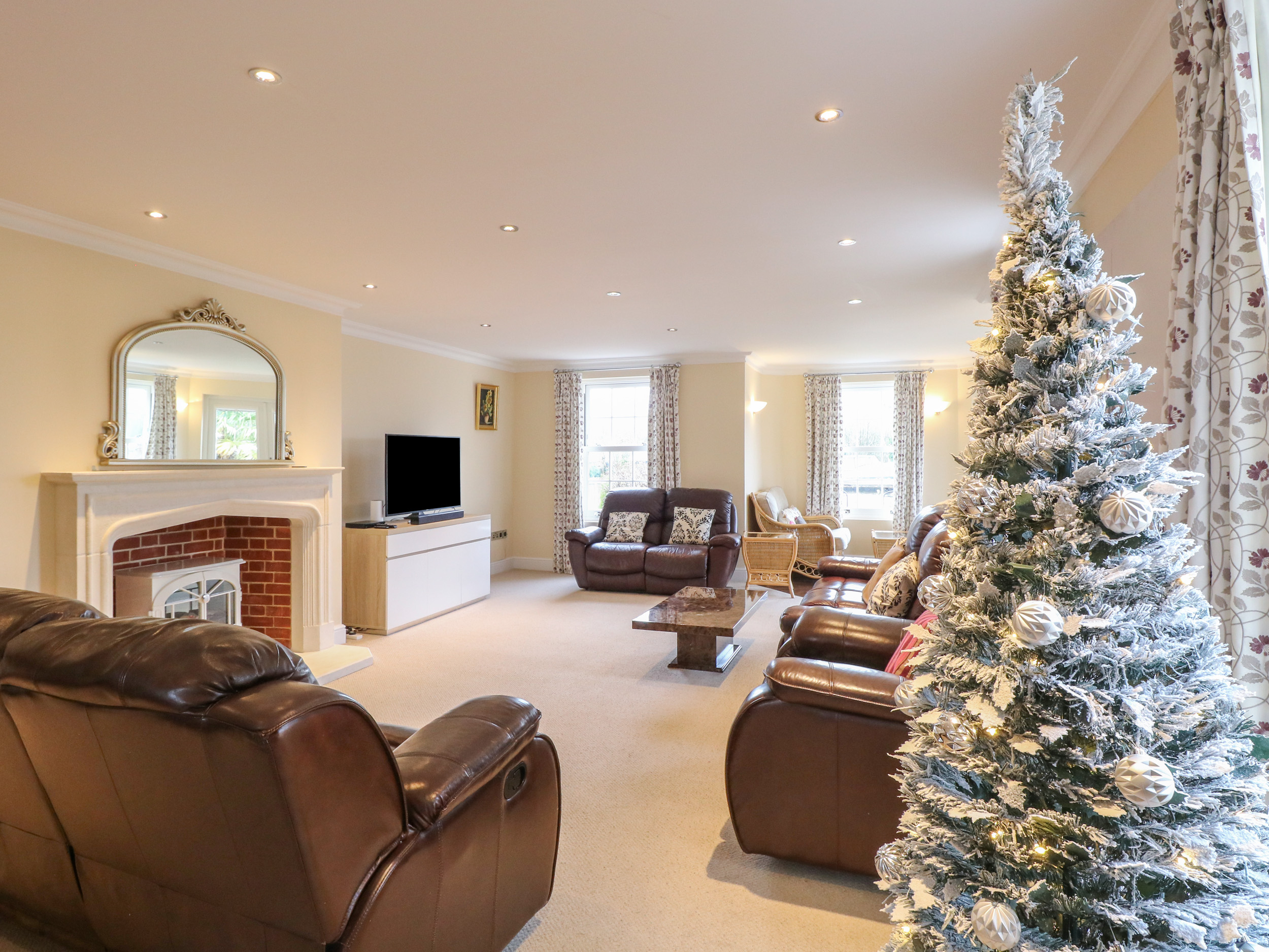 The Little House - Sleeps 10