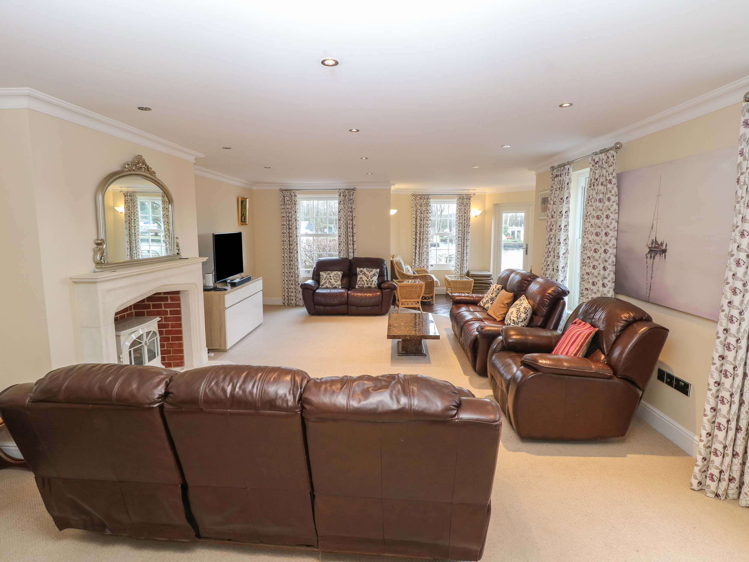 The Little House - Sleeps 10