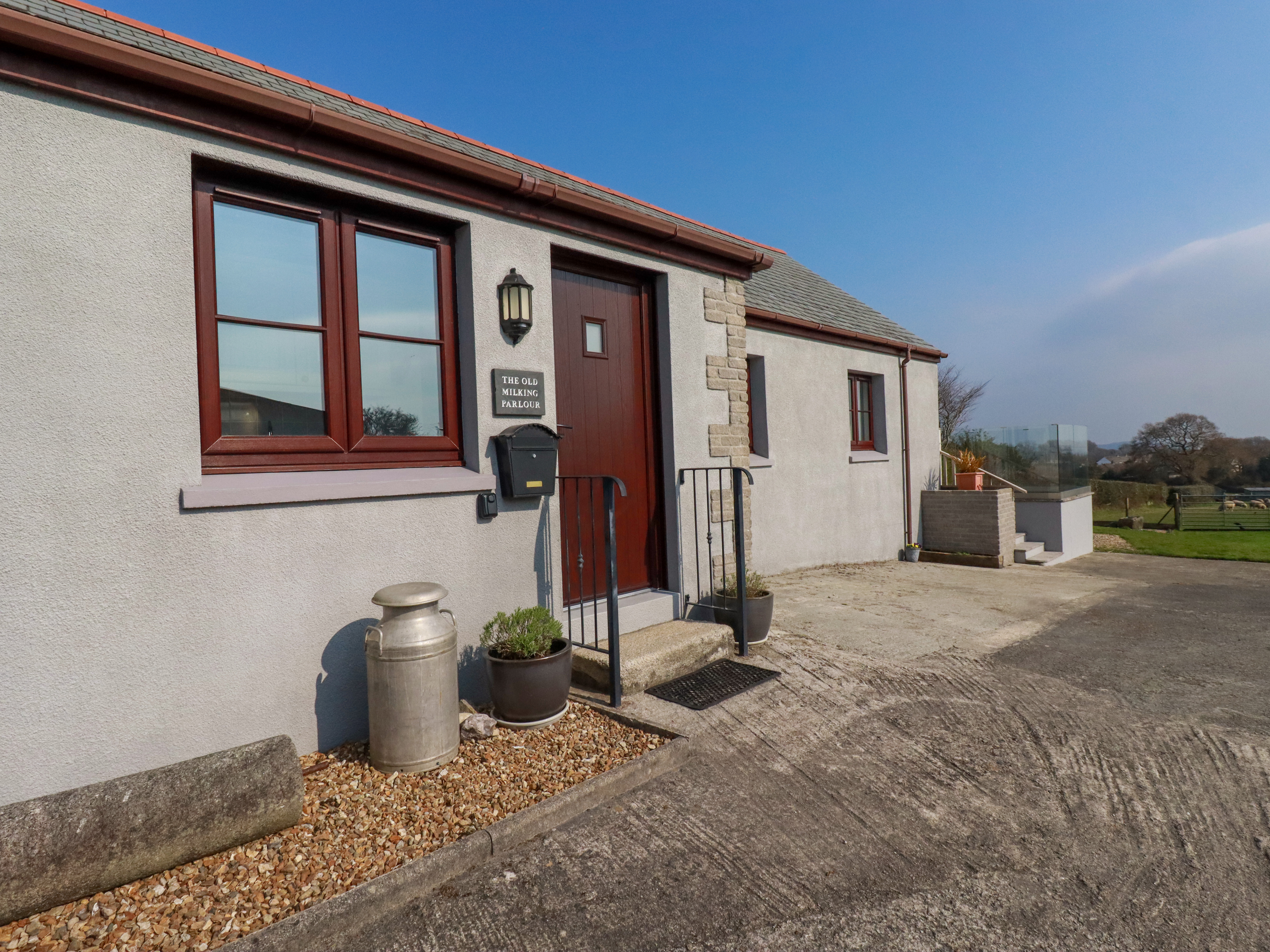 Holiday cottage, Par (The Old Milking Parlour)