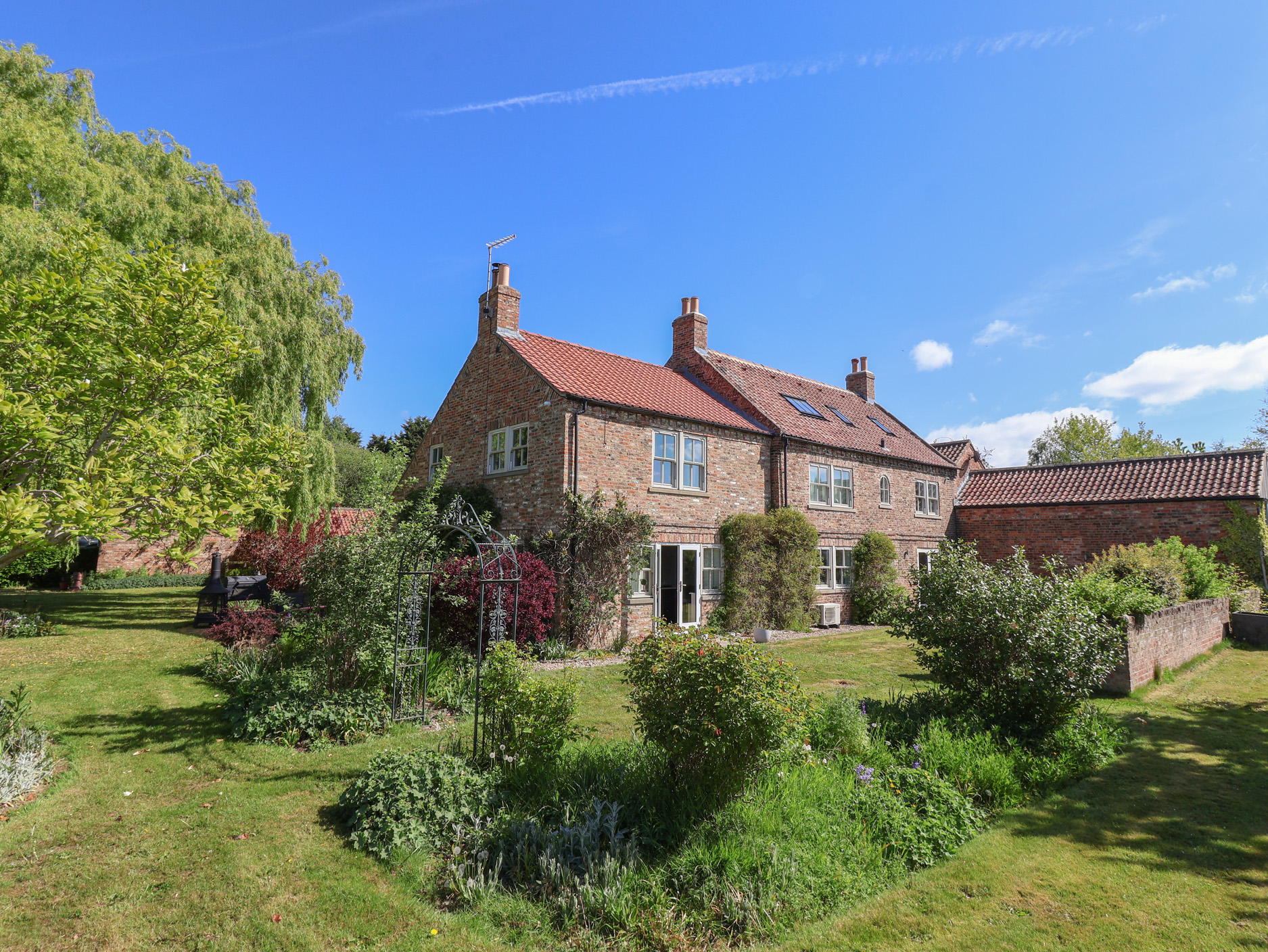 Providence Farmhouse - Sleeps 10