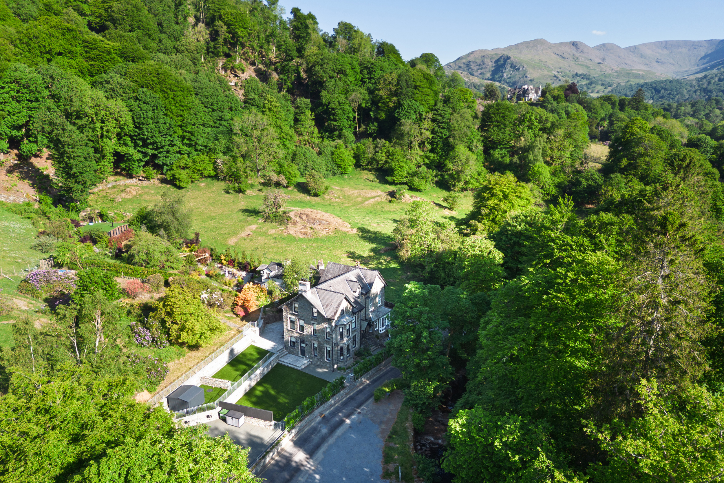 Riverside - Sleeps 14