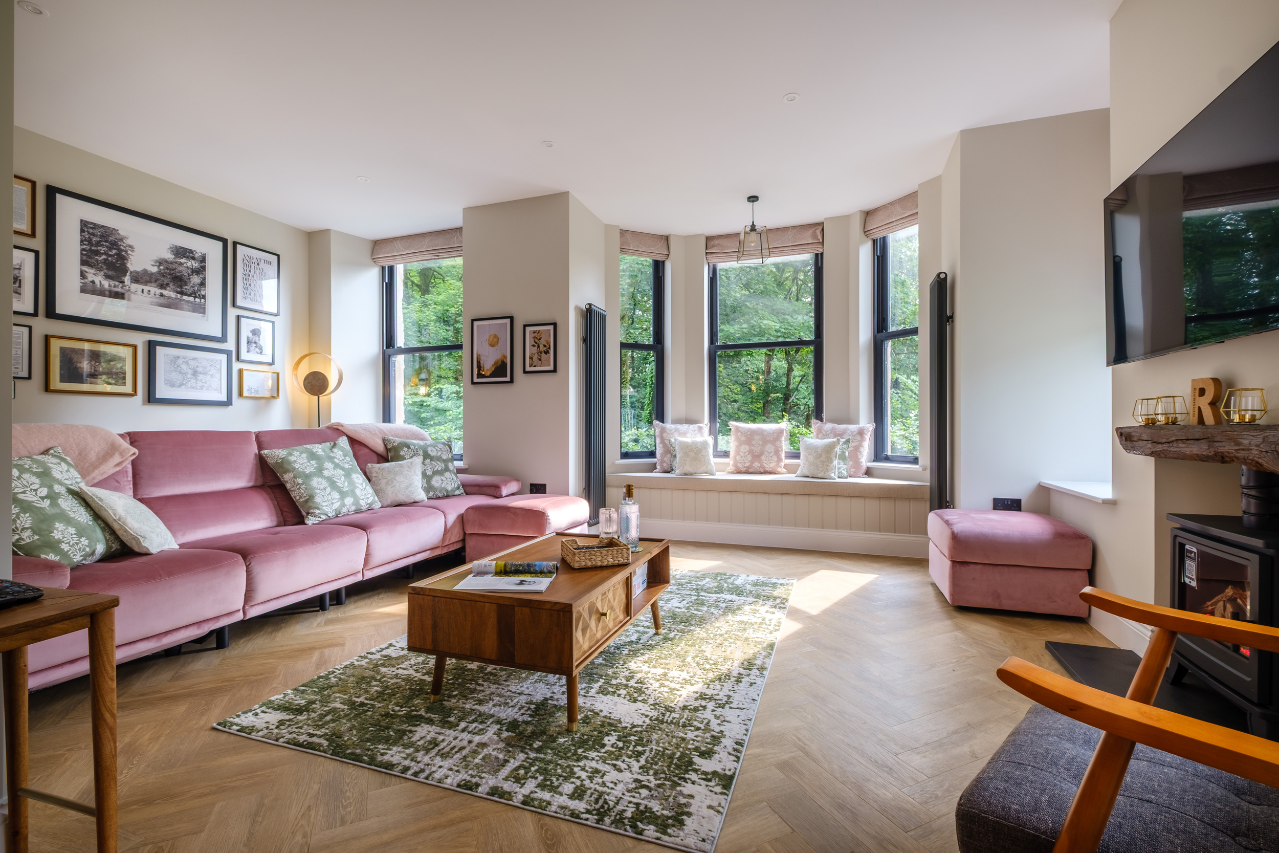 Riverside - Sleeps 14