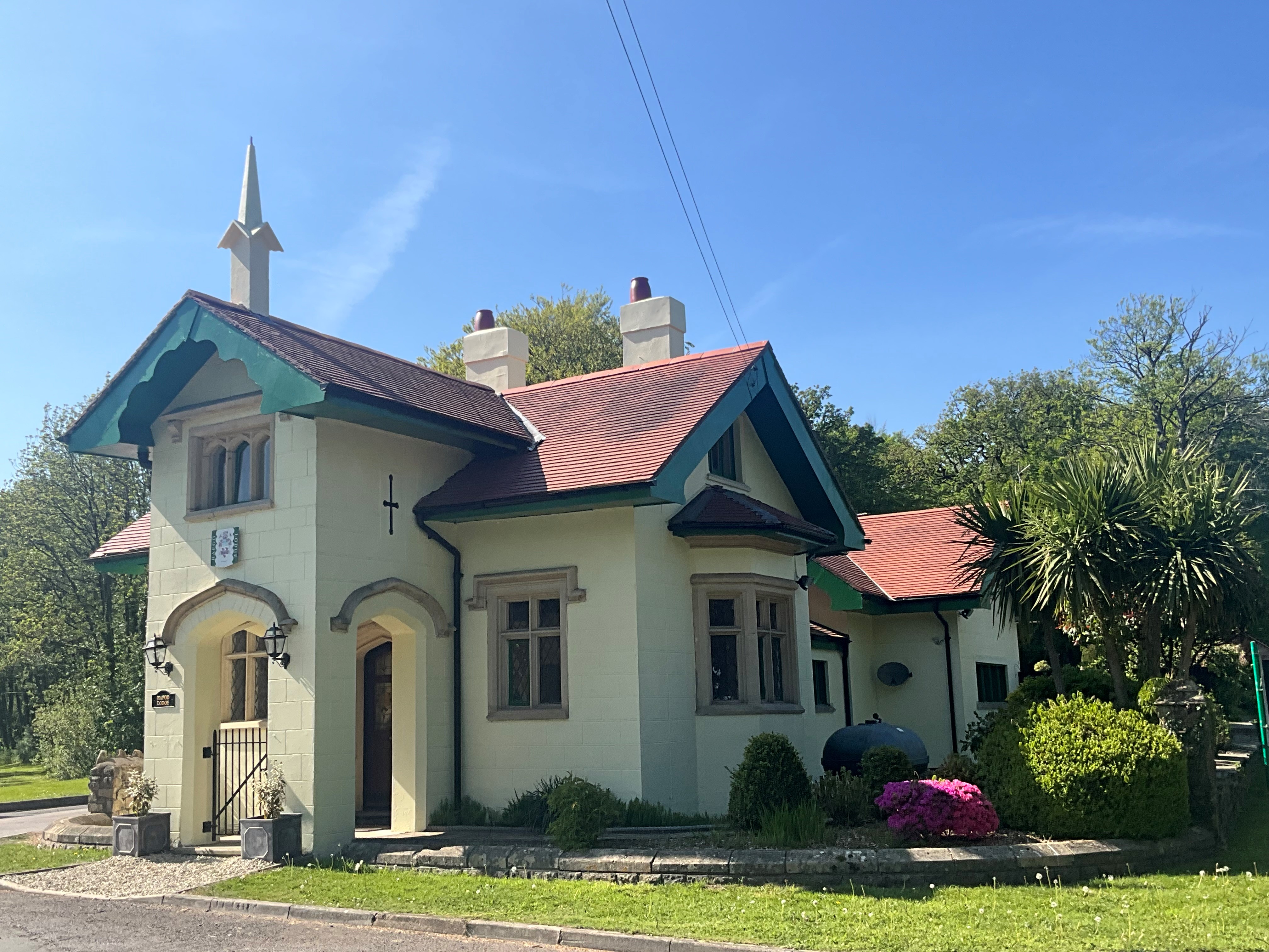 Hafod Lodge - Sleeps 21