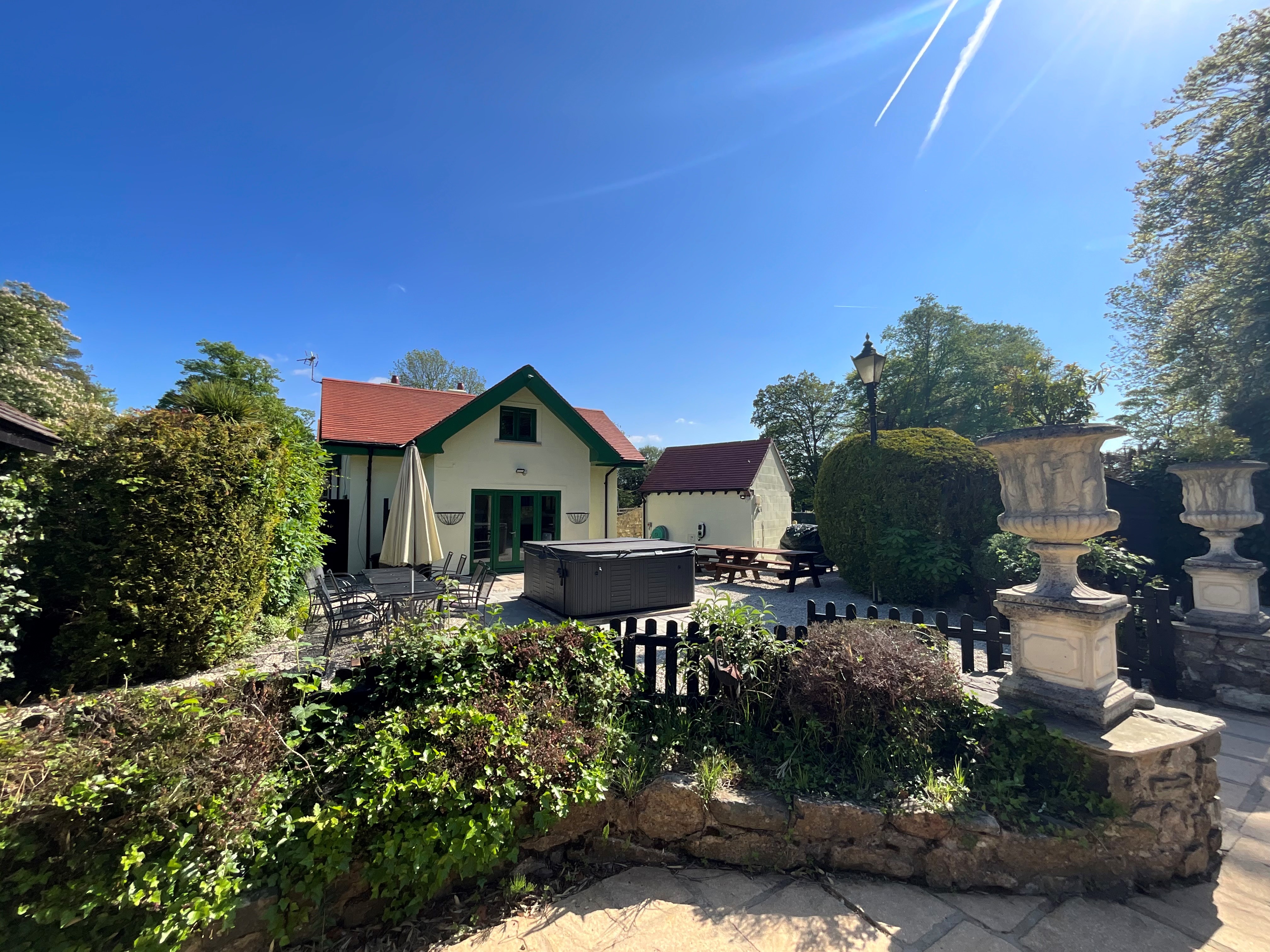 Hafod Lodge - Sleeps 21