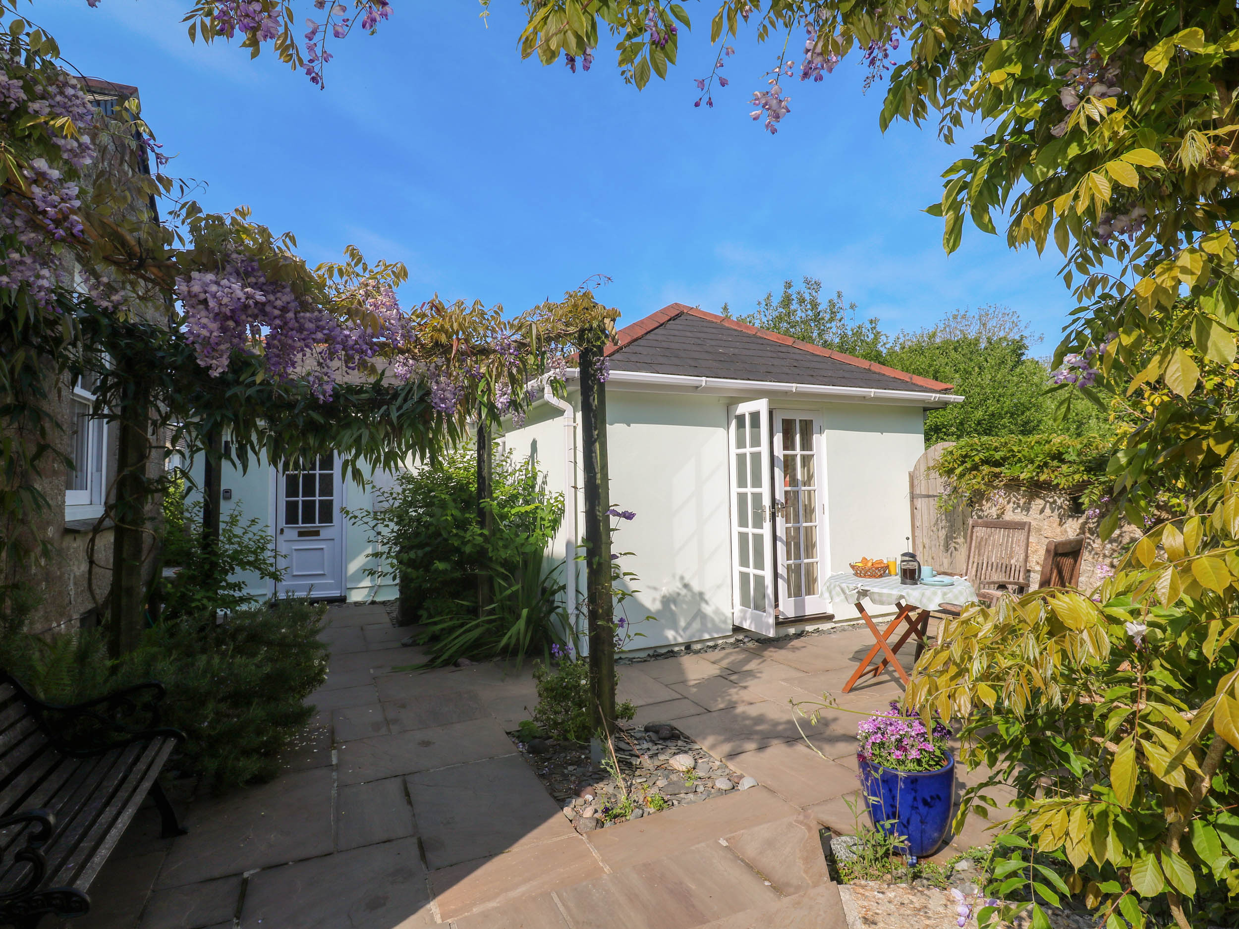 Holiday cottage, Gweek ()
