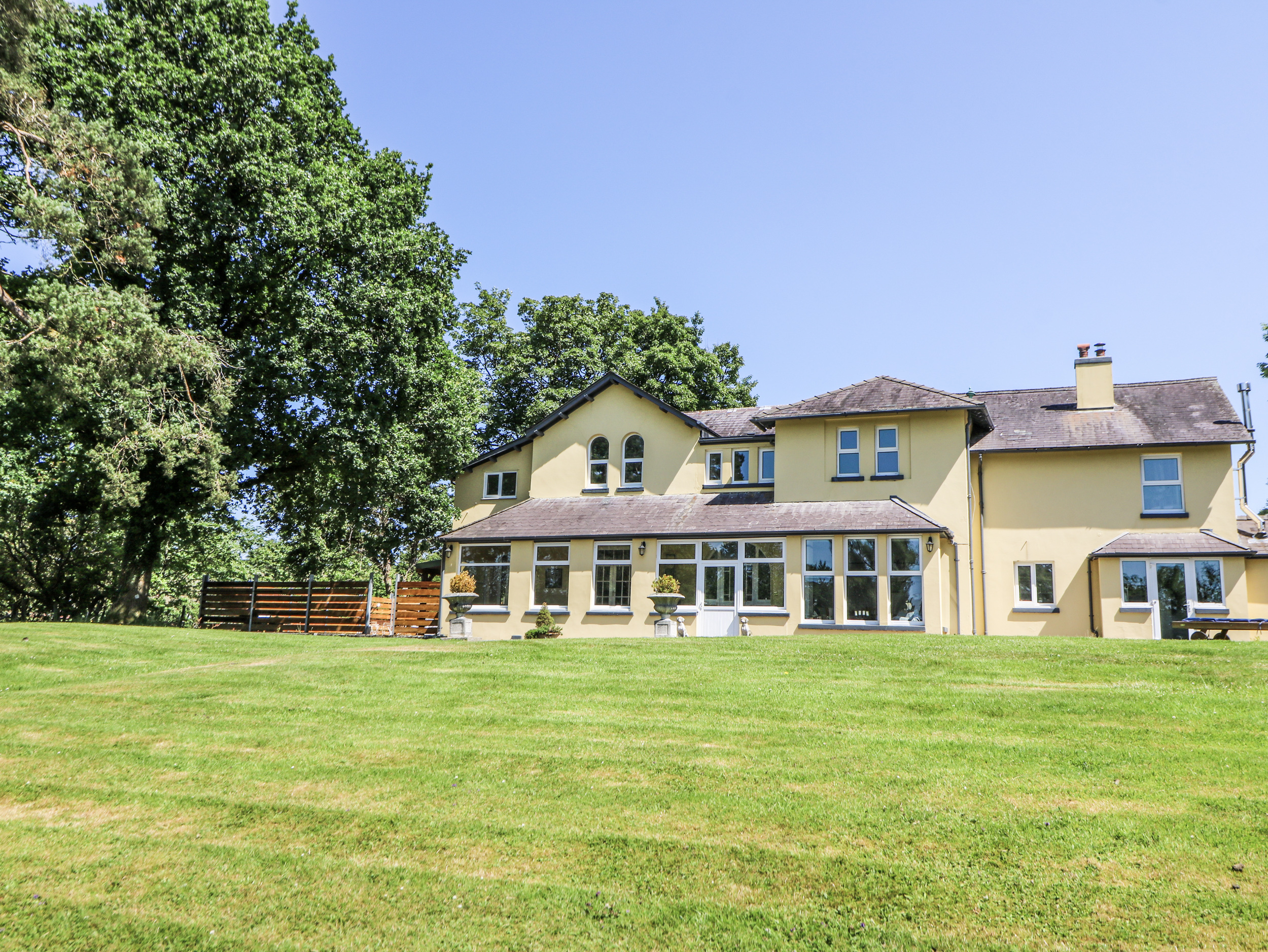 The Retreat at Glanrannell Park House - Sleeps 15