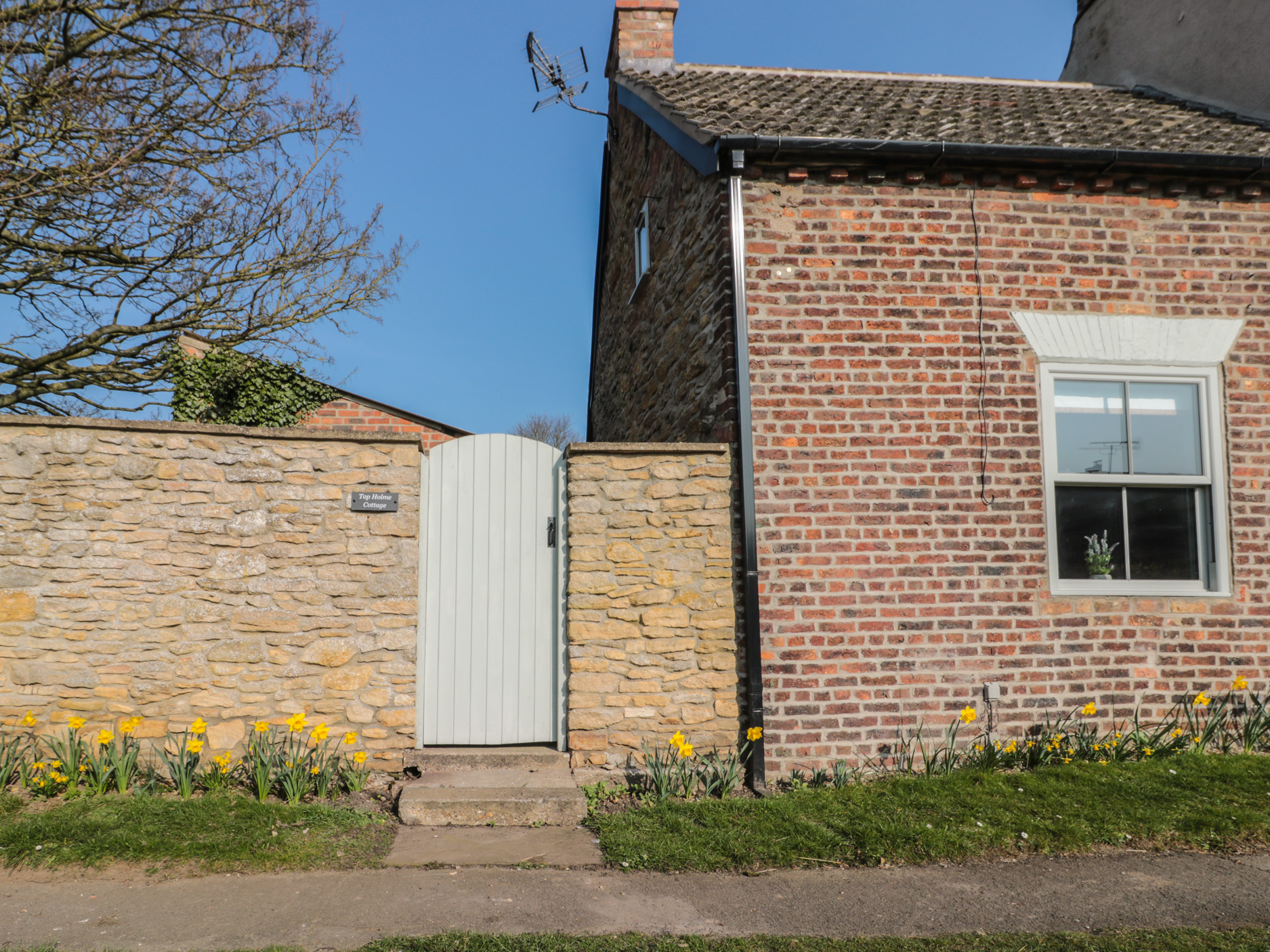 Holiday cottage, Newbald ()