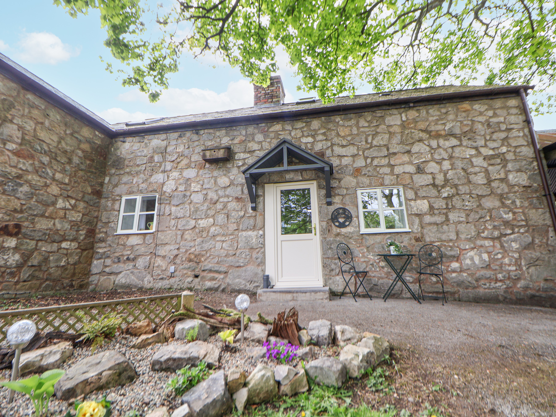 Holiday cottage, Coedpoeth (Cuddfan at Swallow Cottage)