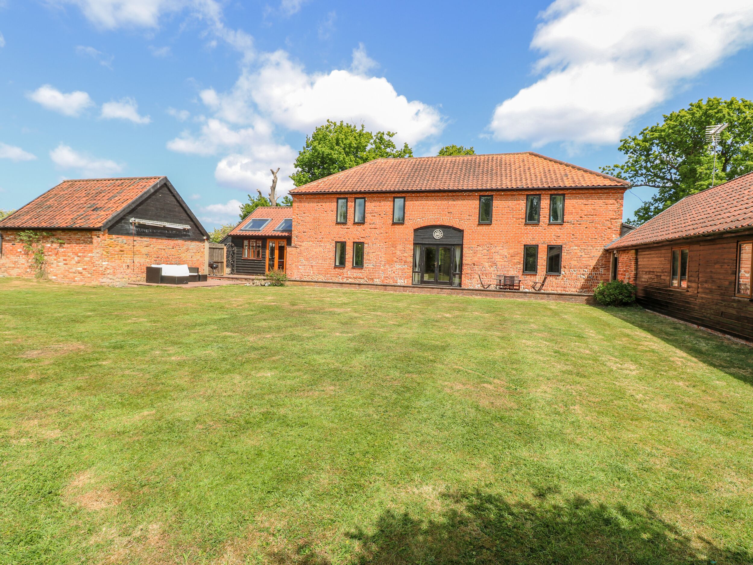 Holiday cottage, Aylsham (Lakeside Barn)