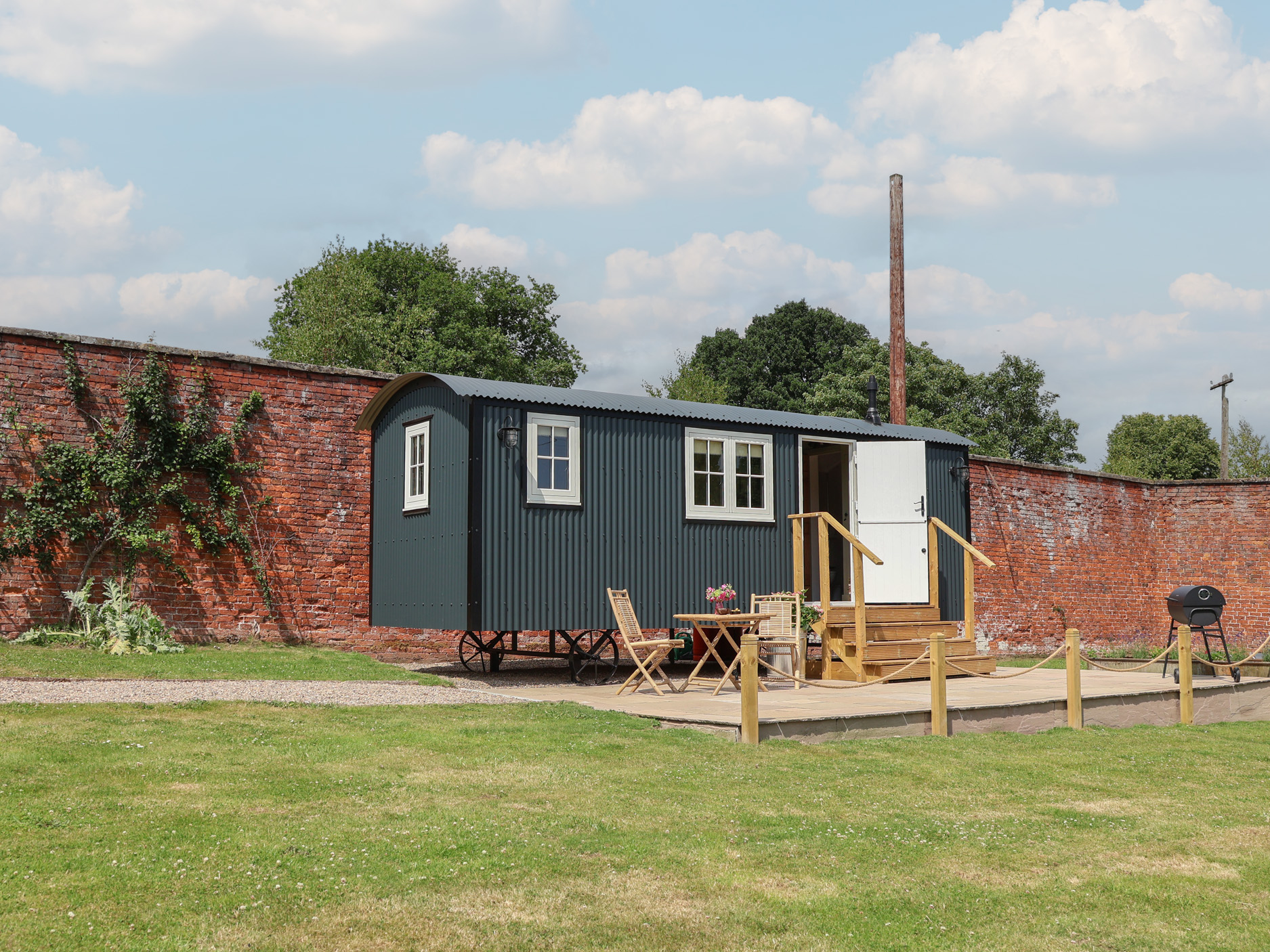 Holiday cottage, Cefn Park Estate (The Garden Hut)