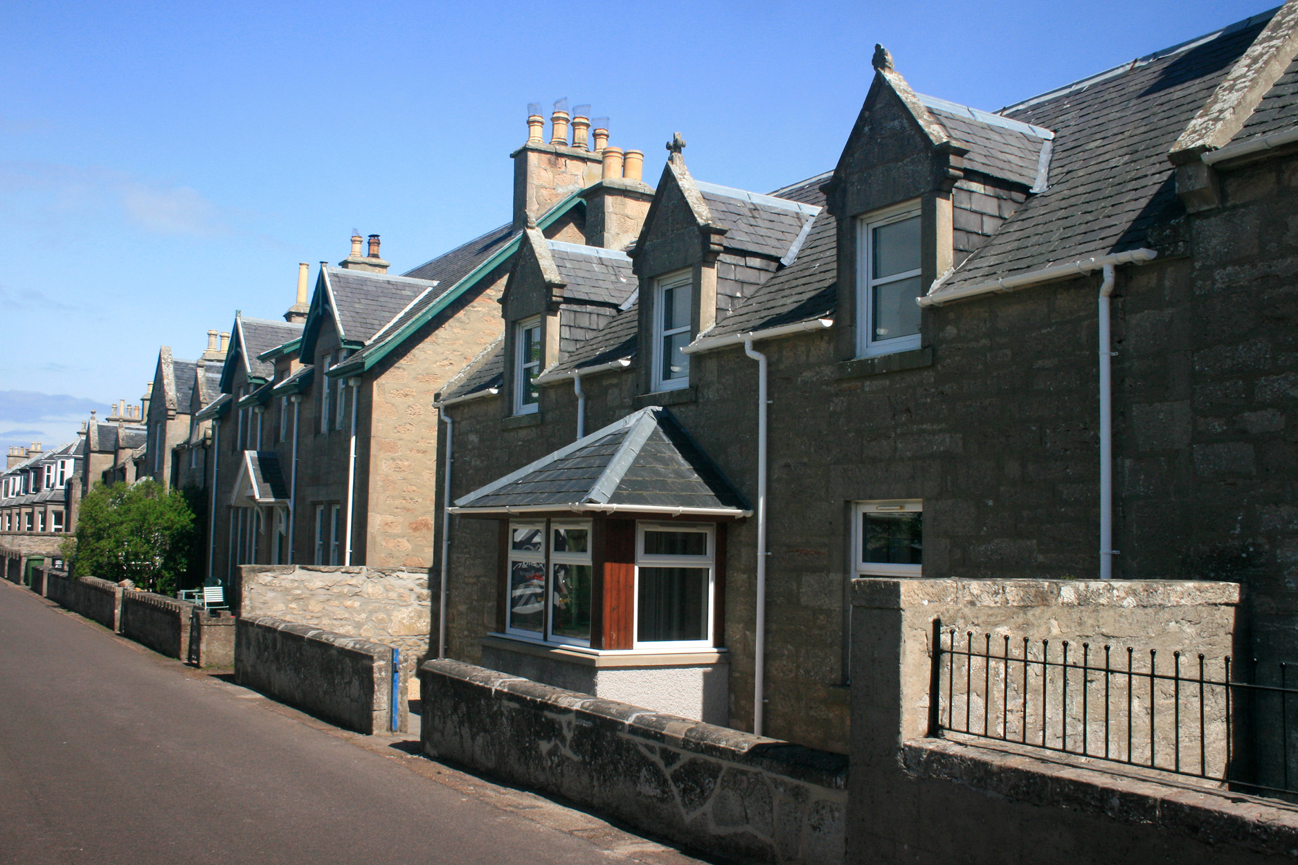 2 Links Place