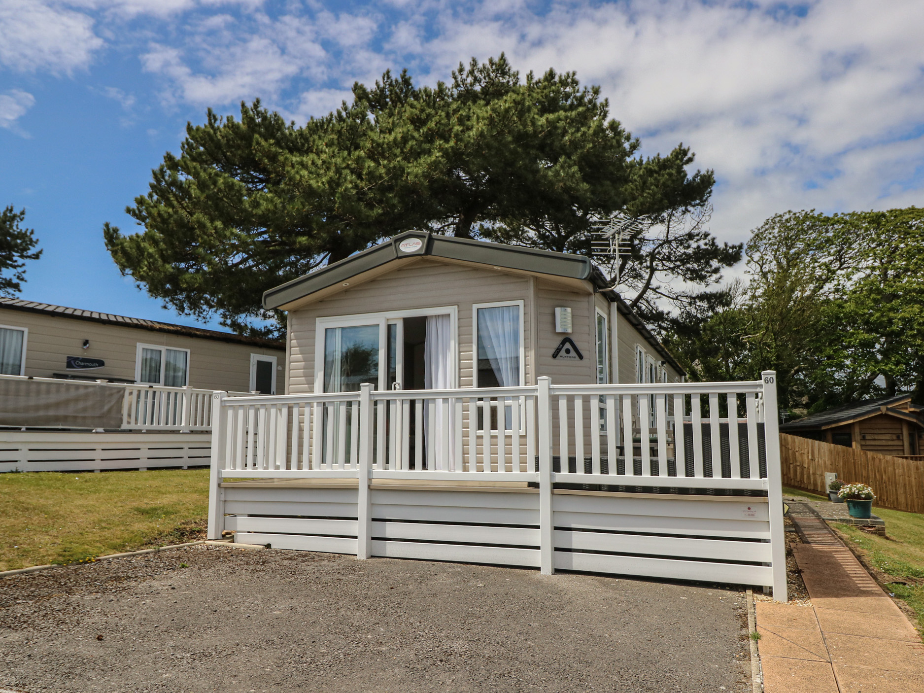 Pine Tree Lodge - Shorefield Country Park - Milford on Sea