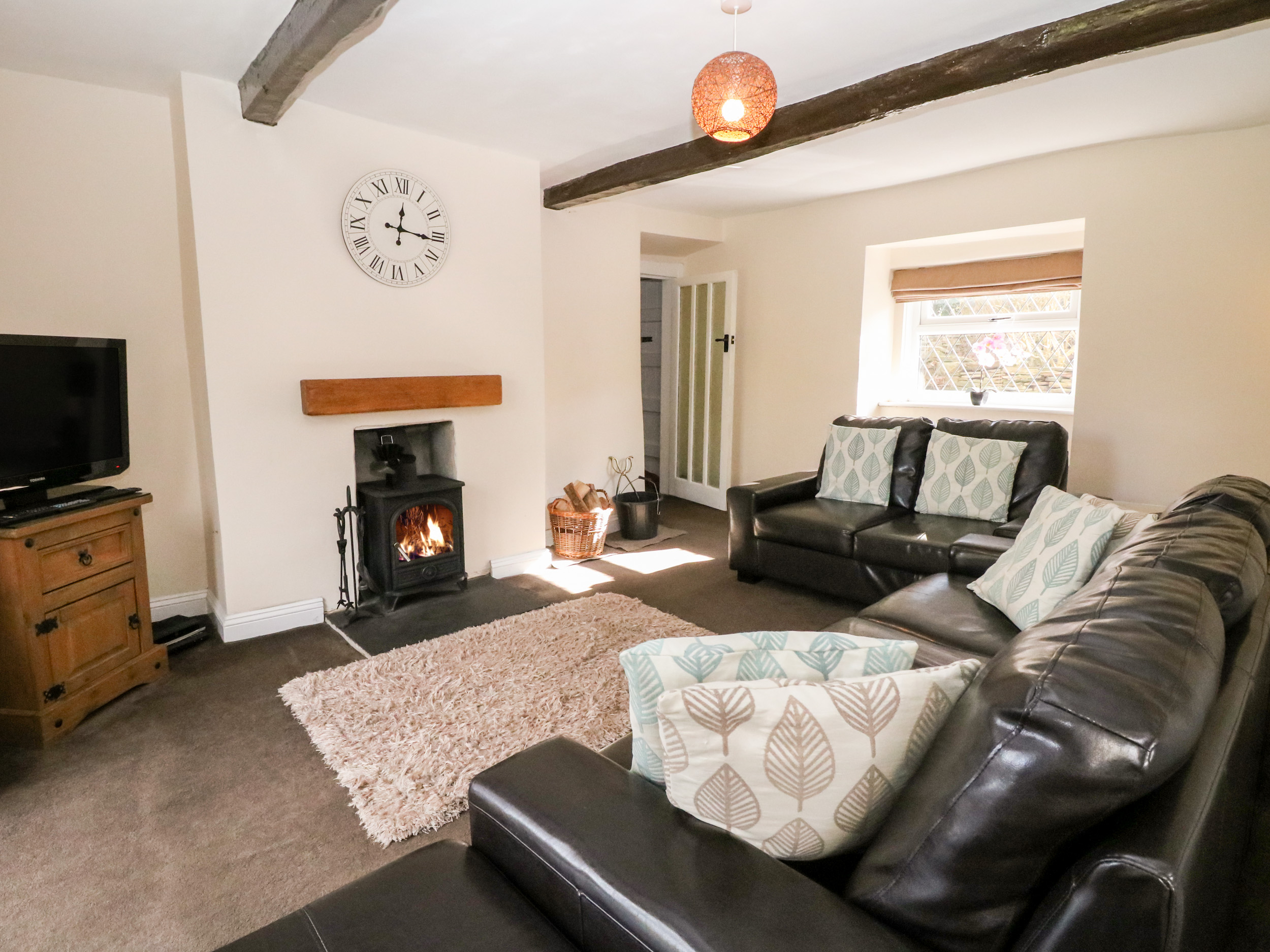 Holiday cottage in Glossop, Derbyshire - Photo 3