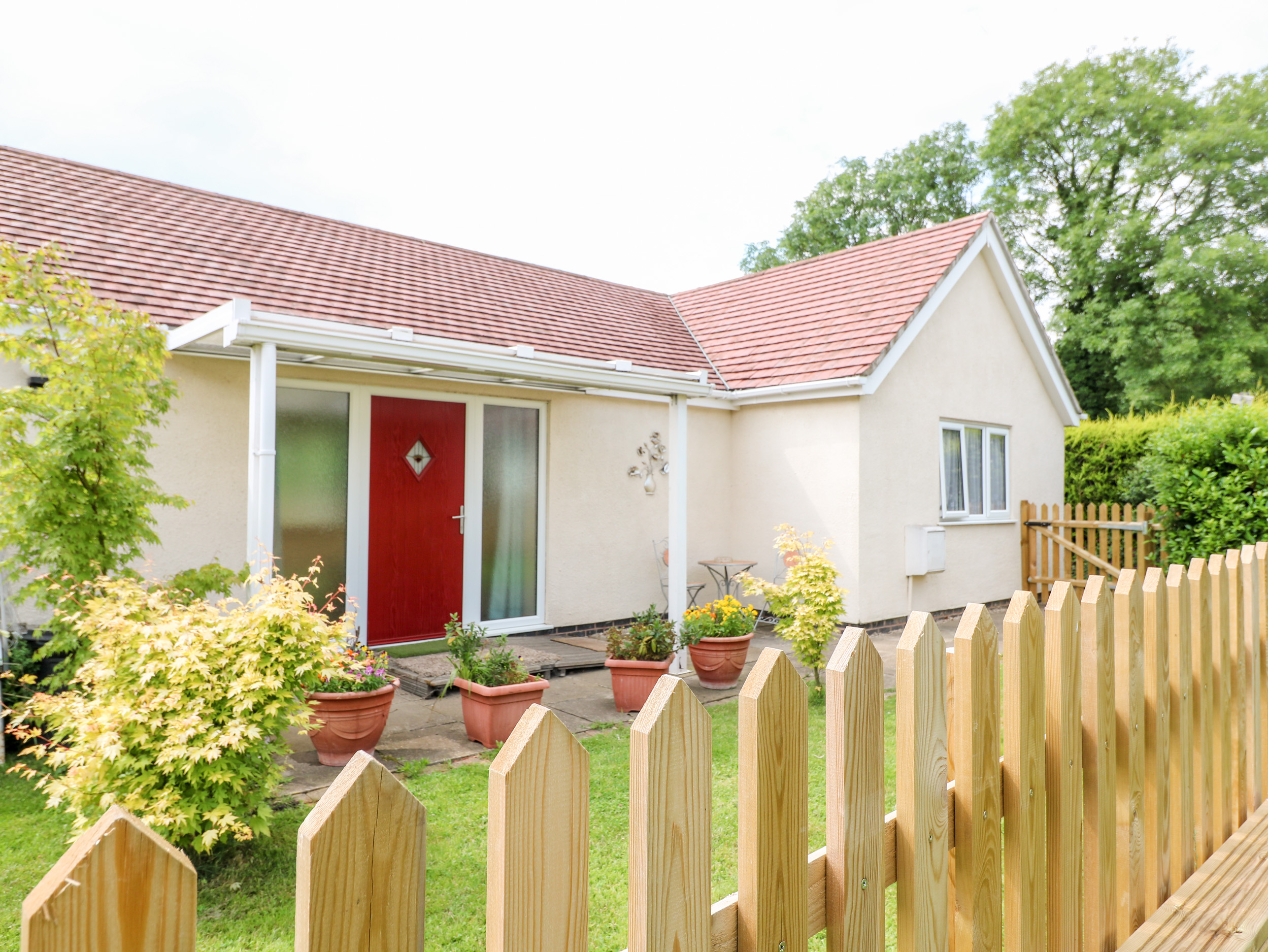Holiday cottage in Findern, Derbyshire - Photo 1