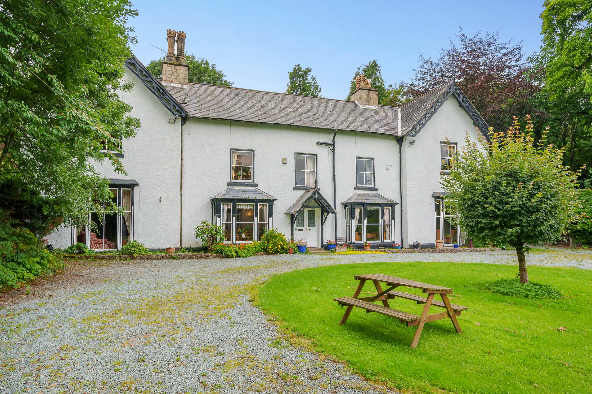 Brookside Manor House - Sleeps 30