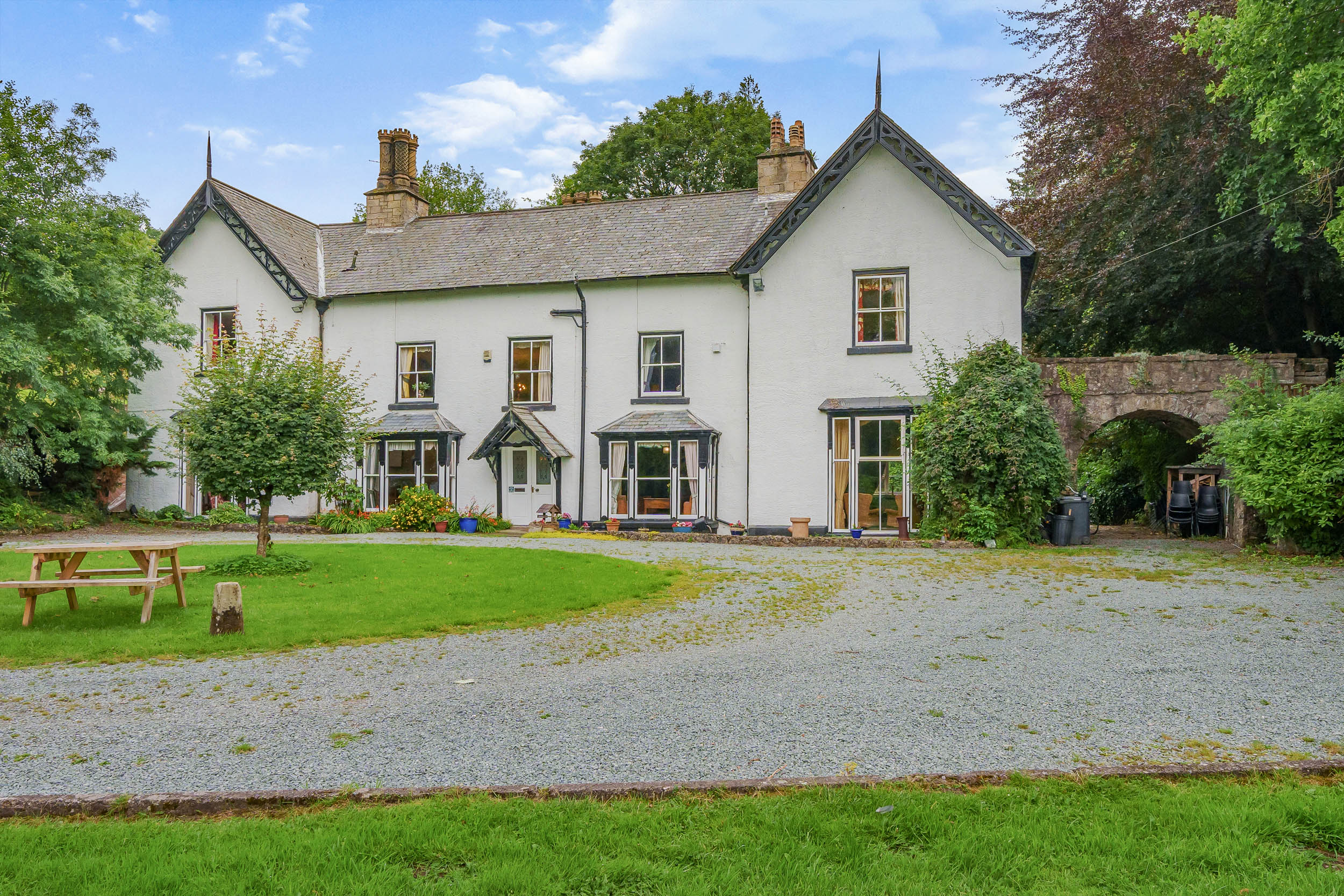 Brookside Manor House - Sleeps 30