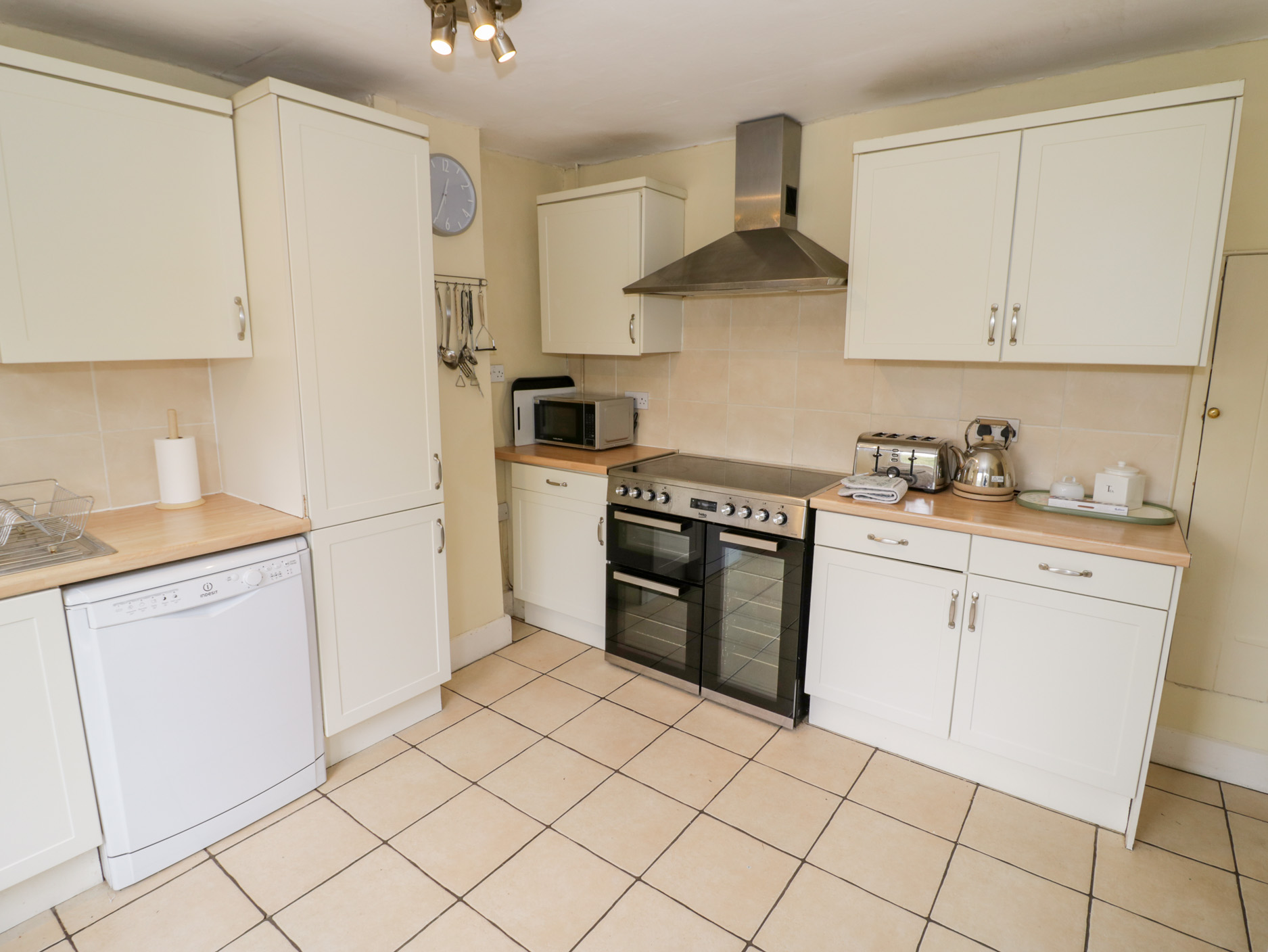 Holiday cottage in Gloucester, Gloucestershire - Photo 10