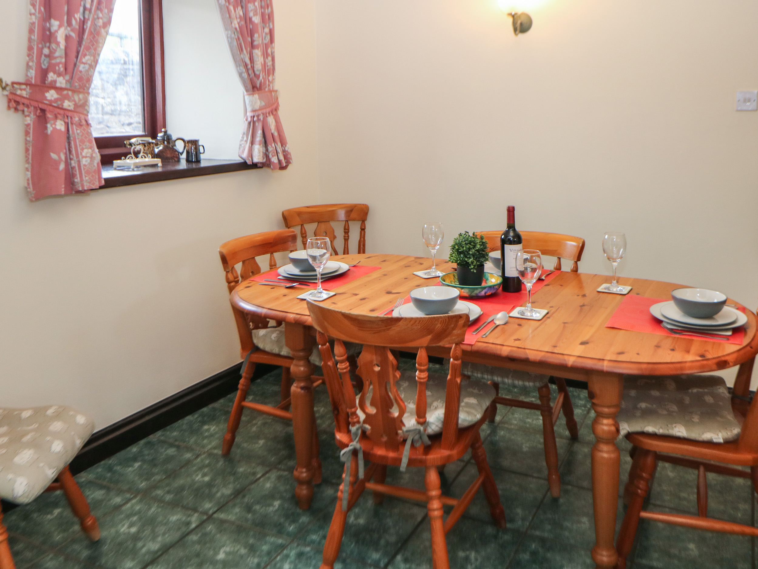 Downsdale Cottage - Sleeps 5