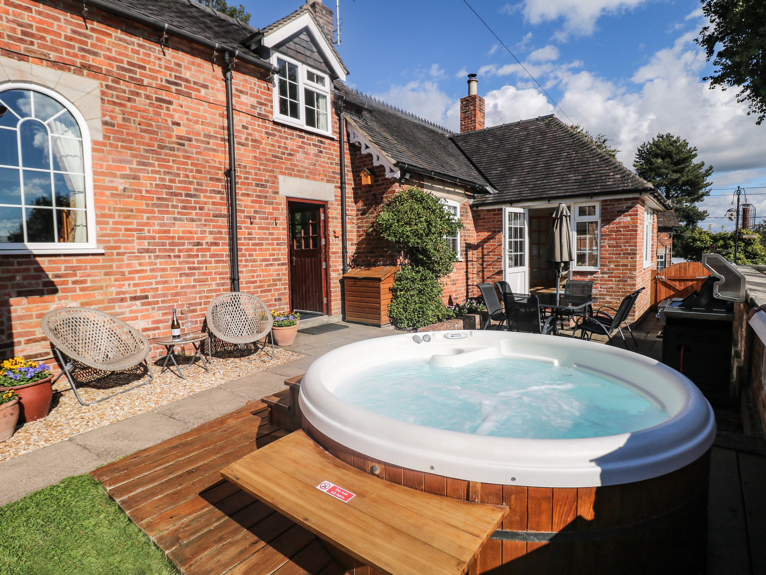 Holiday cottage, Calwich (Orchard Cottage)