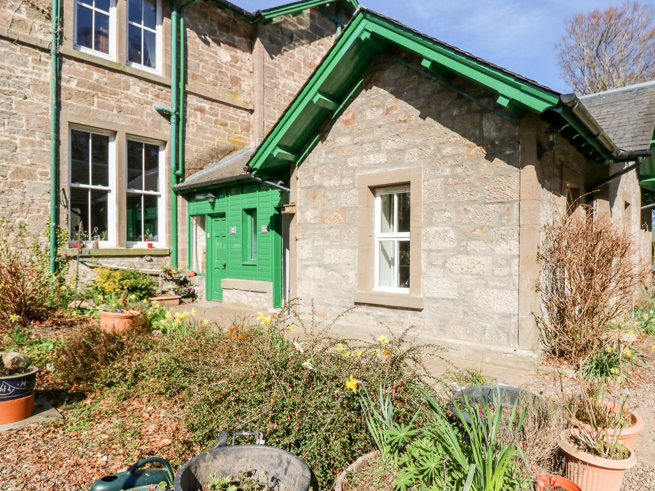 Courtyard Cottage - Sleeps 6