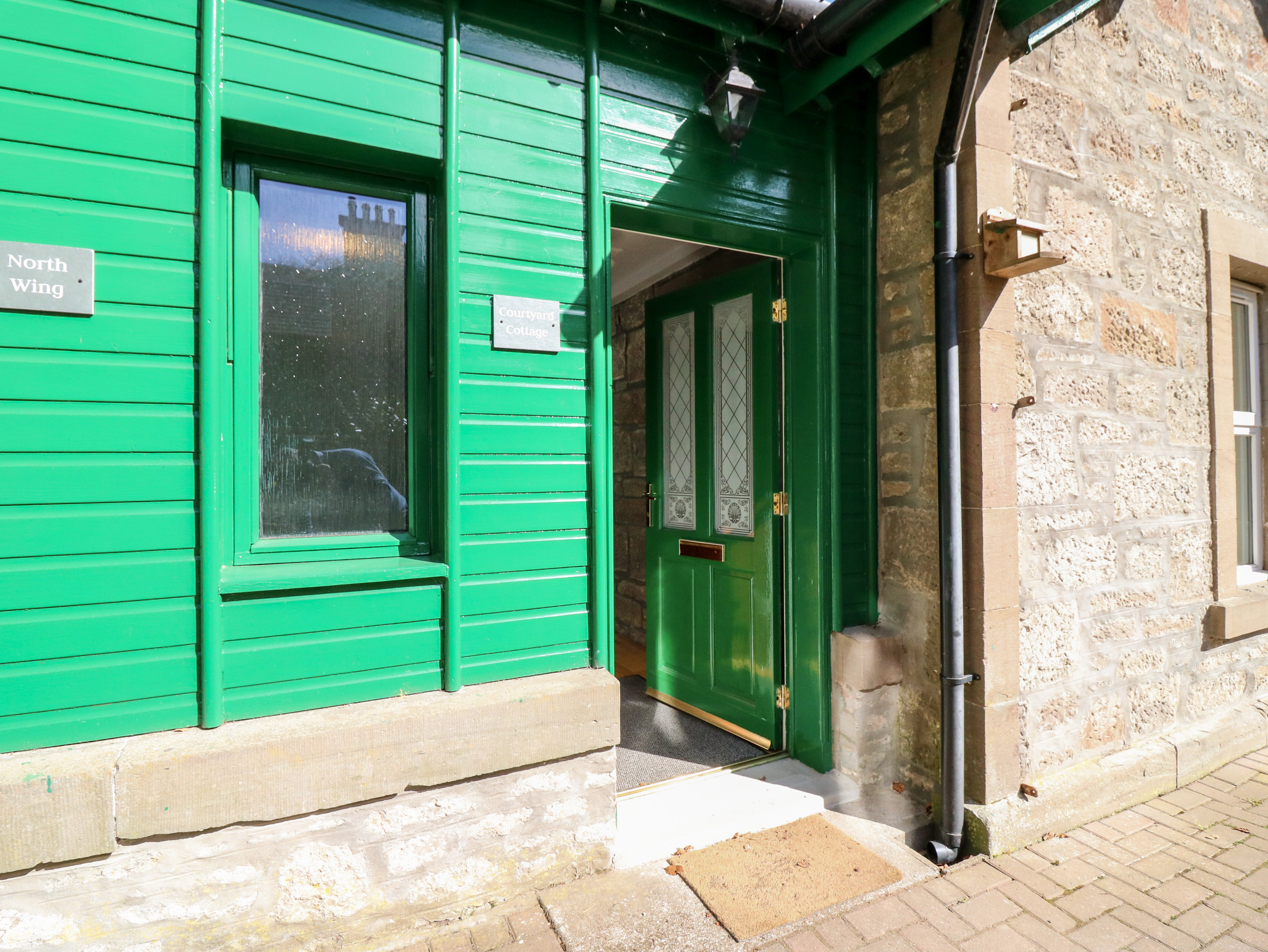 Courtyard Cottage - Sleeps 6