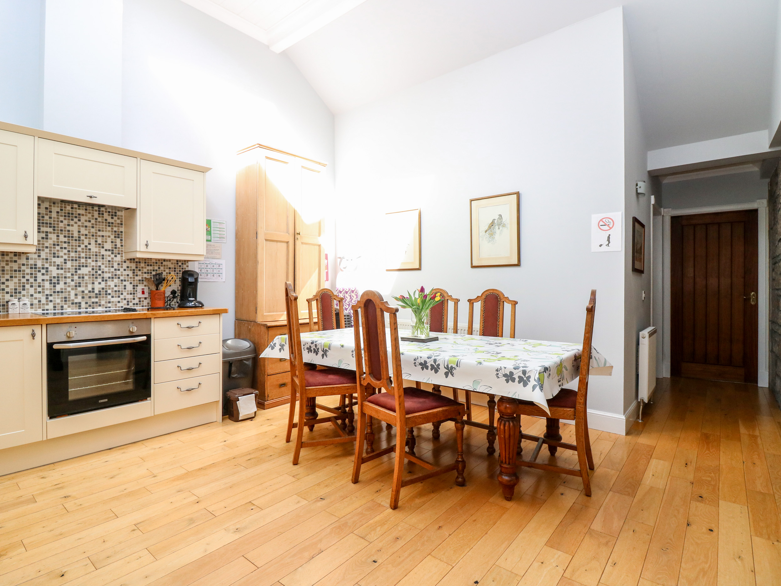Courtyard Cottage - Sleeps 6