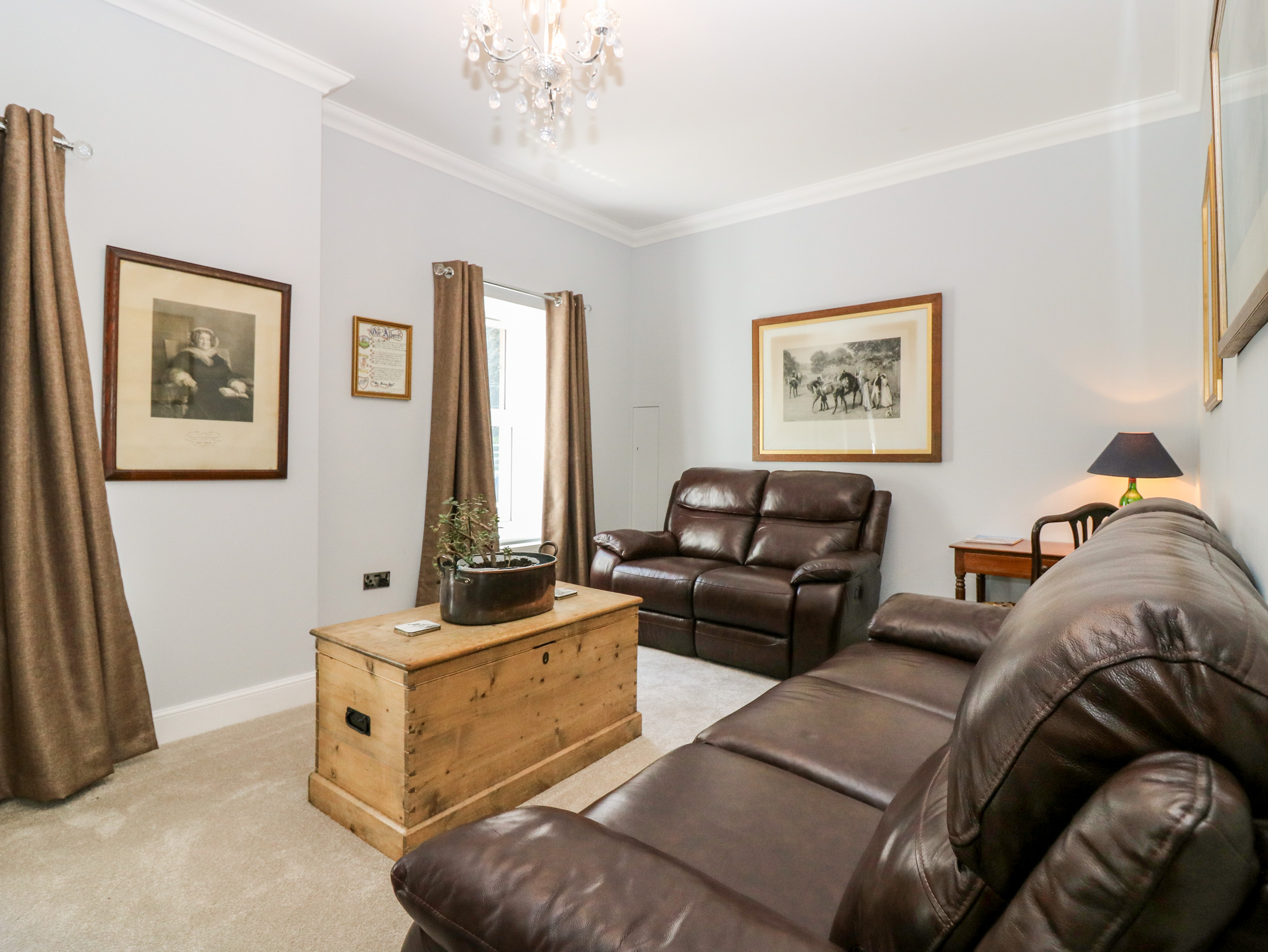 Courtyard Cottage - Sleeps 6