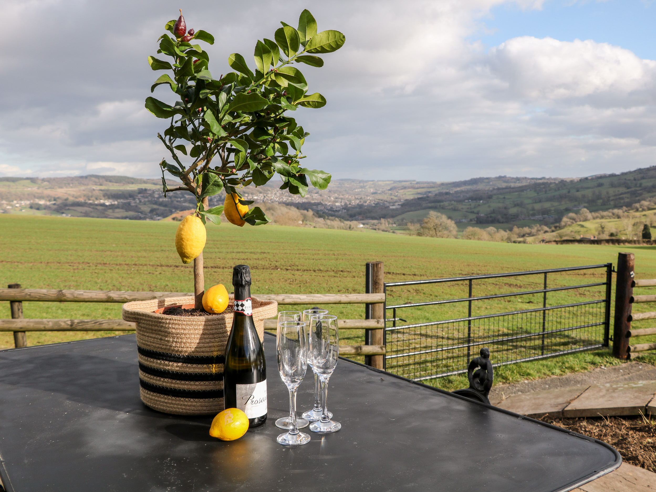 Holiday cottage in Wensley, Derbyshire - Photo 2