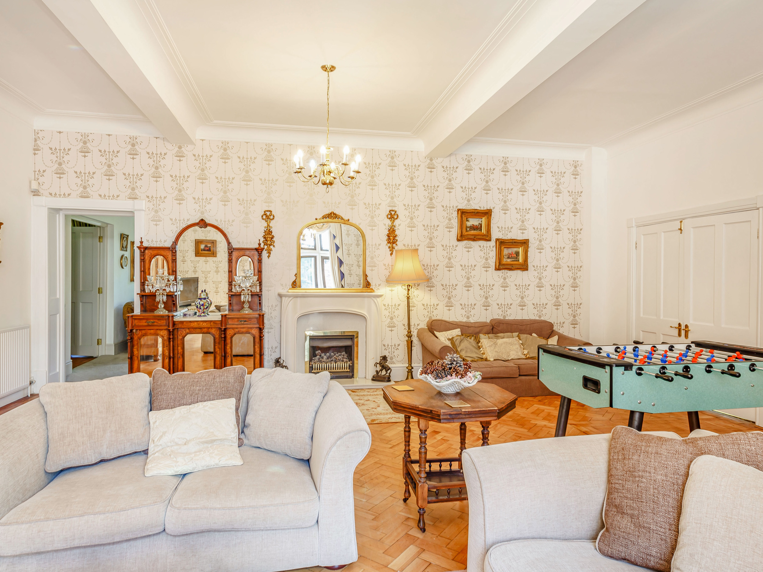Richmond Hall - Sleeps 19