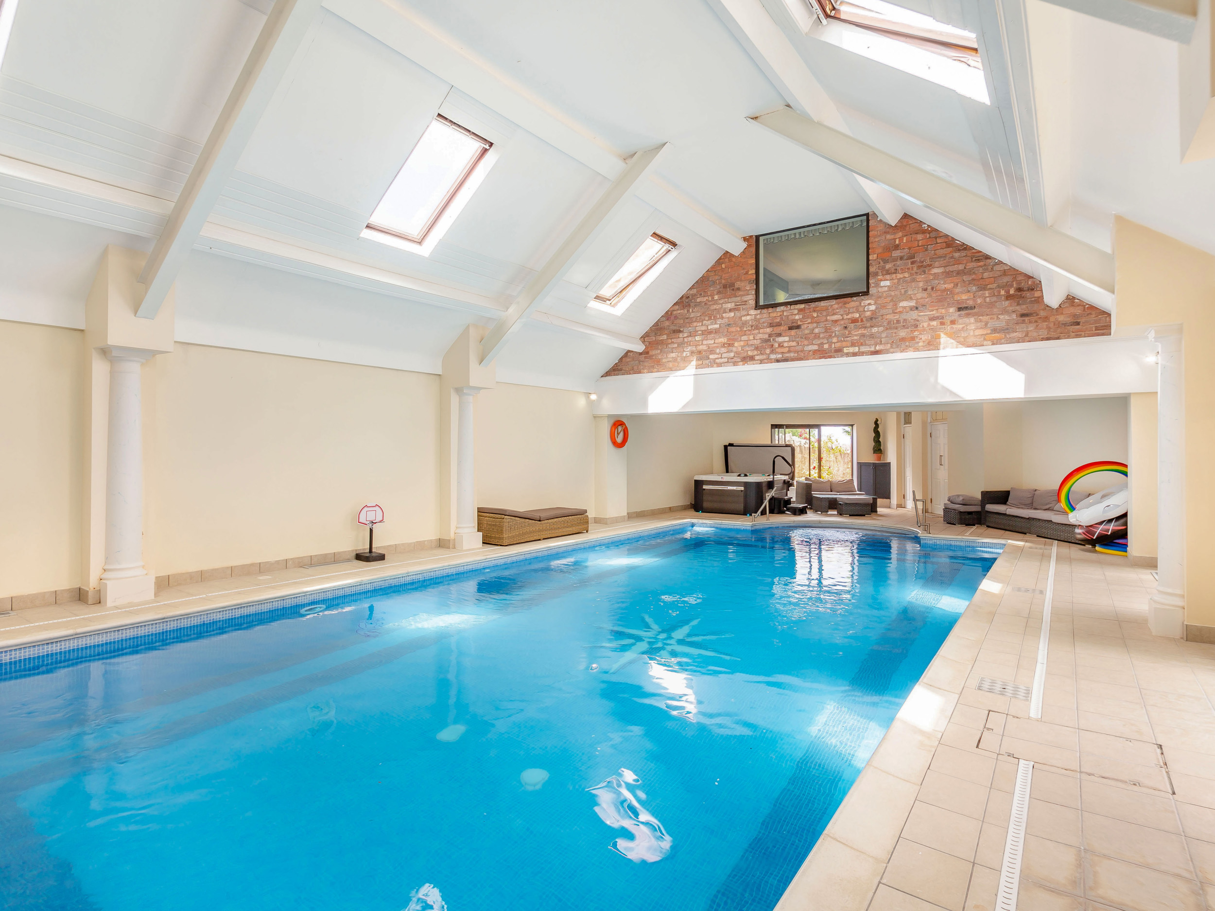 Richmond Hall - Sleeps 19