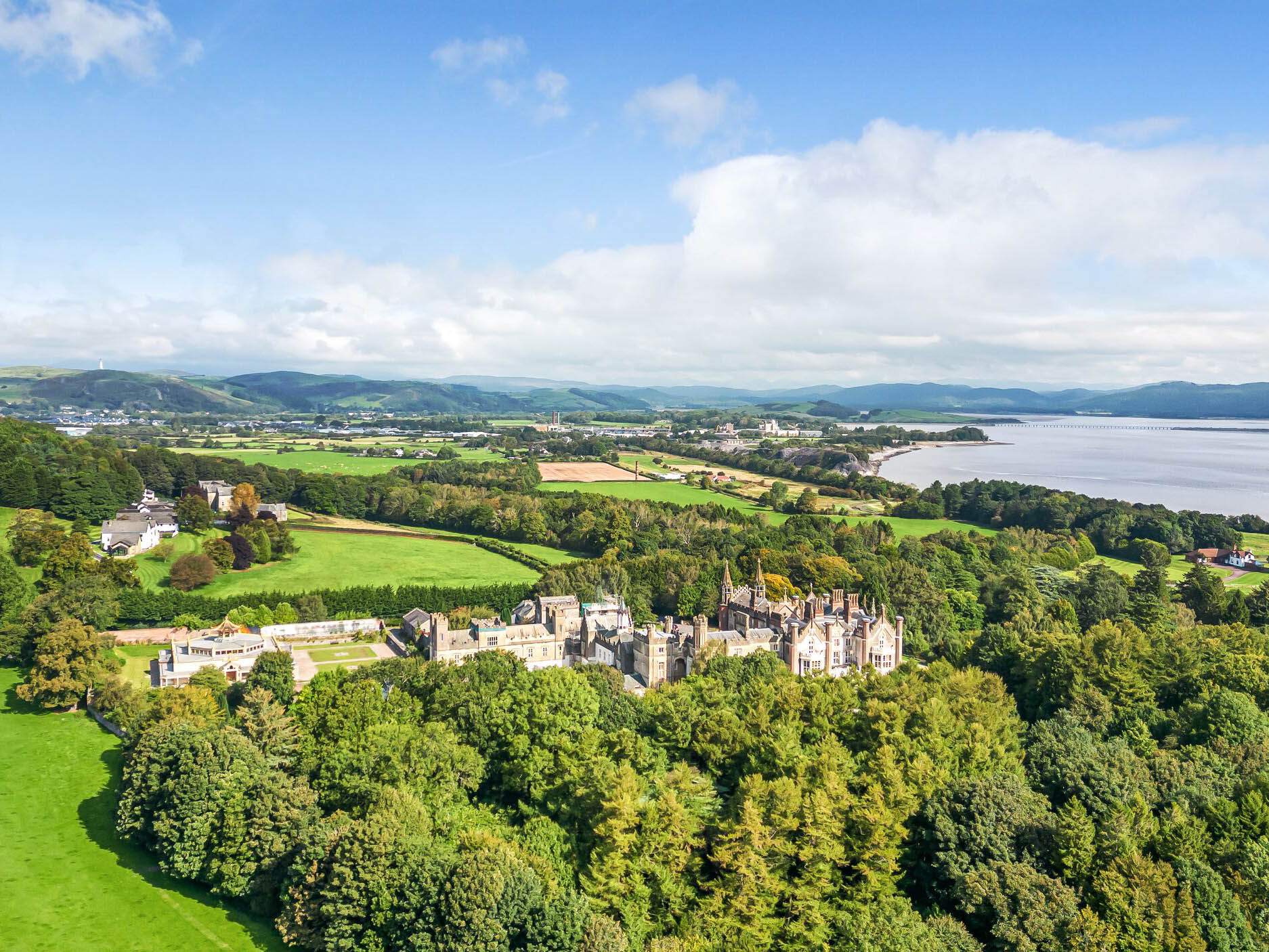 Eden Lodge - Sleeps 25
