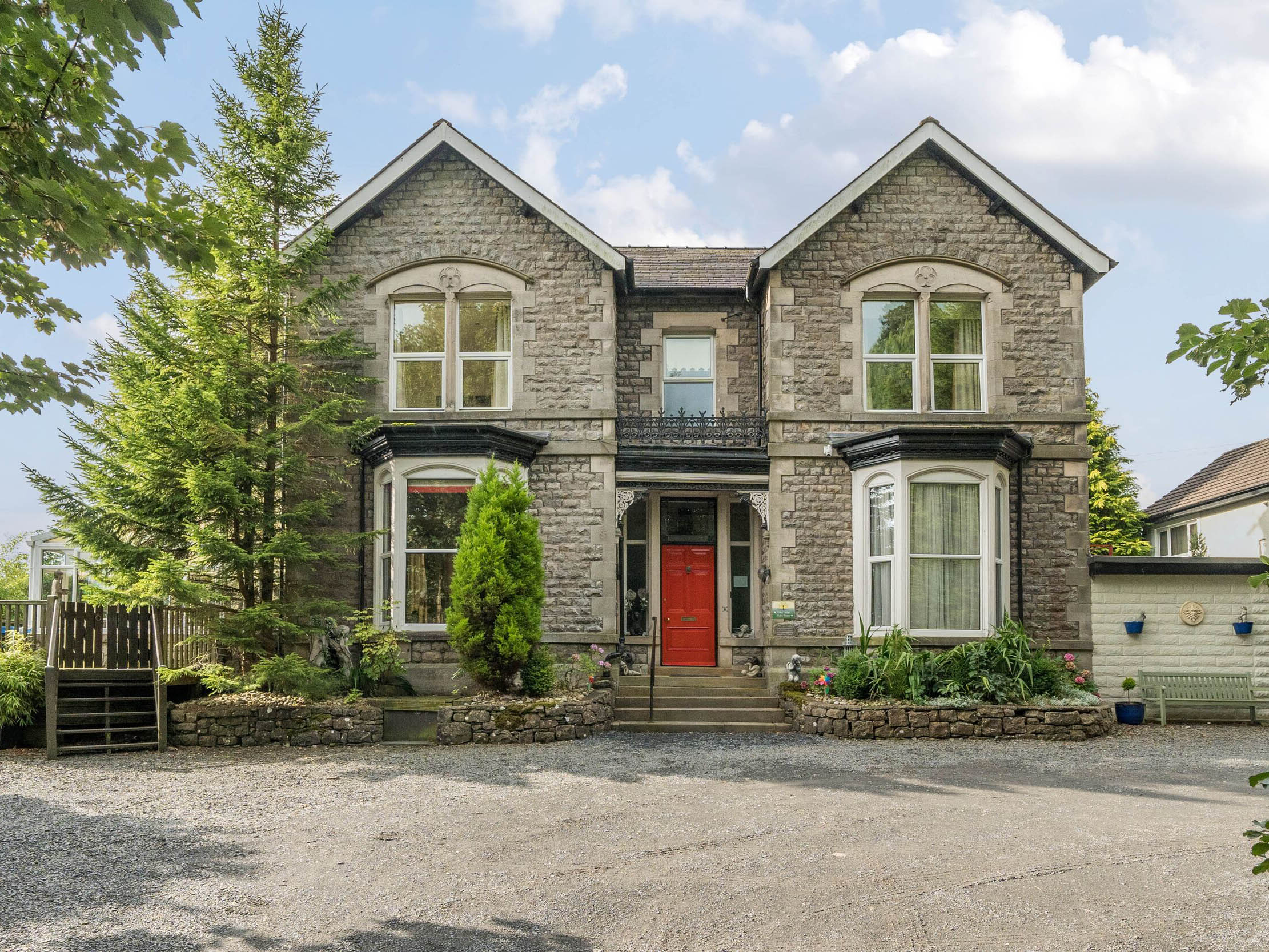 Eden Lodge - Sleeps 25