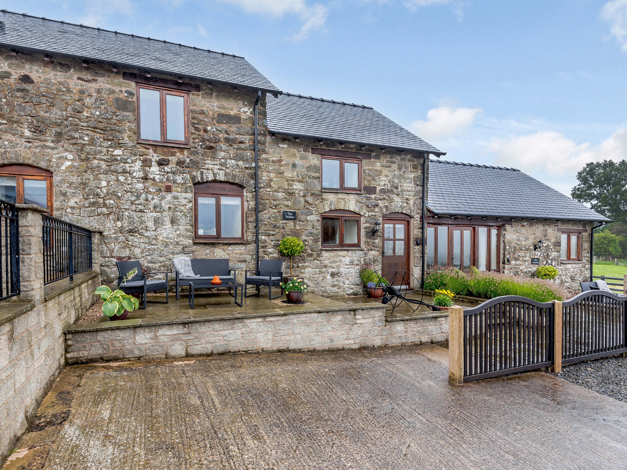 Holiday cottage, Llanfair Caereinion (The Stables)