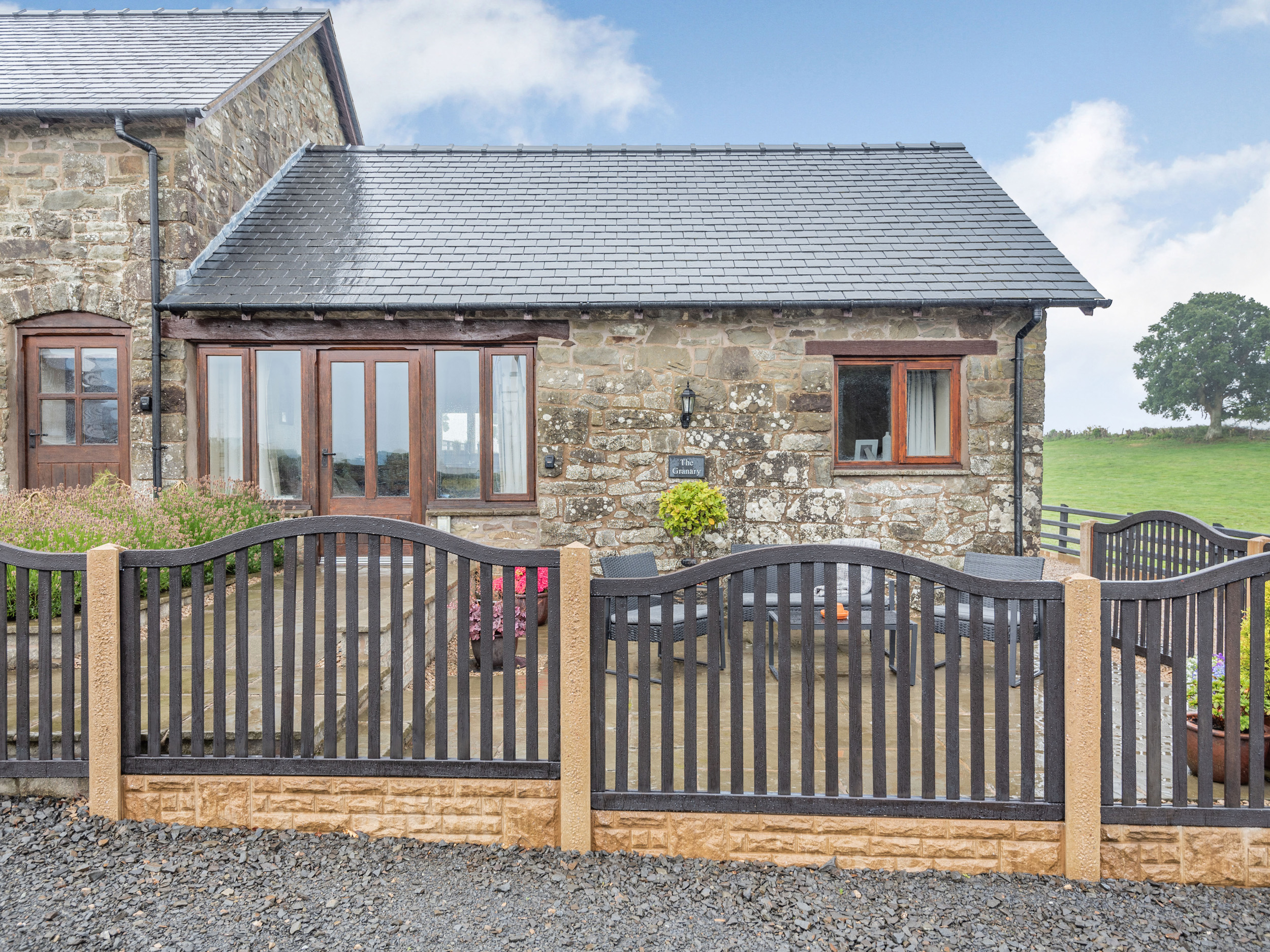 Holiday cottage, Llanfair Caereinion (The Granary)