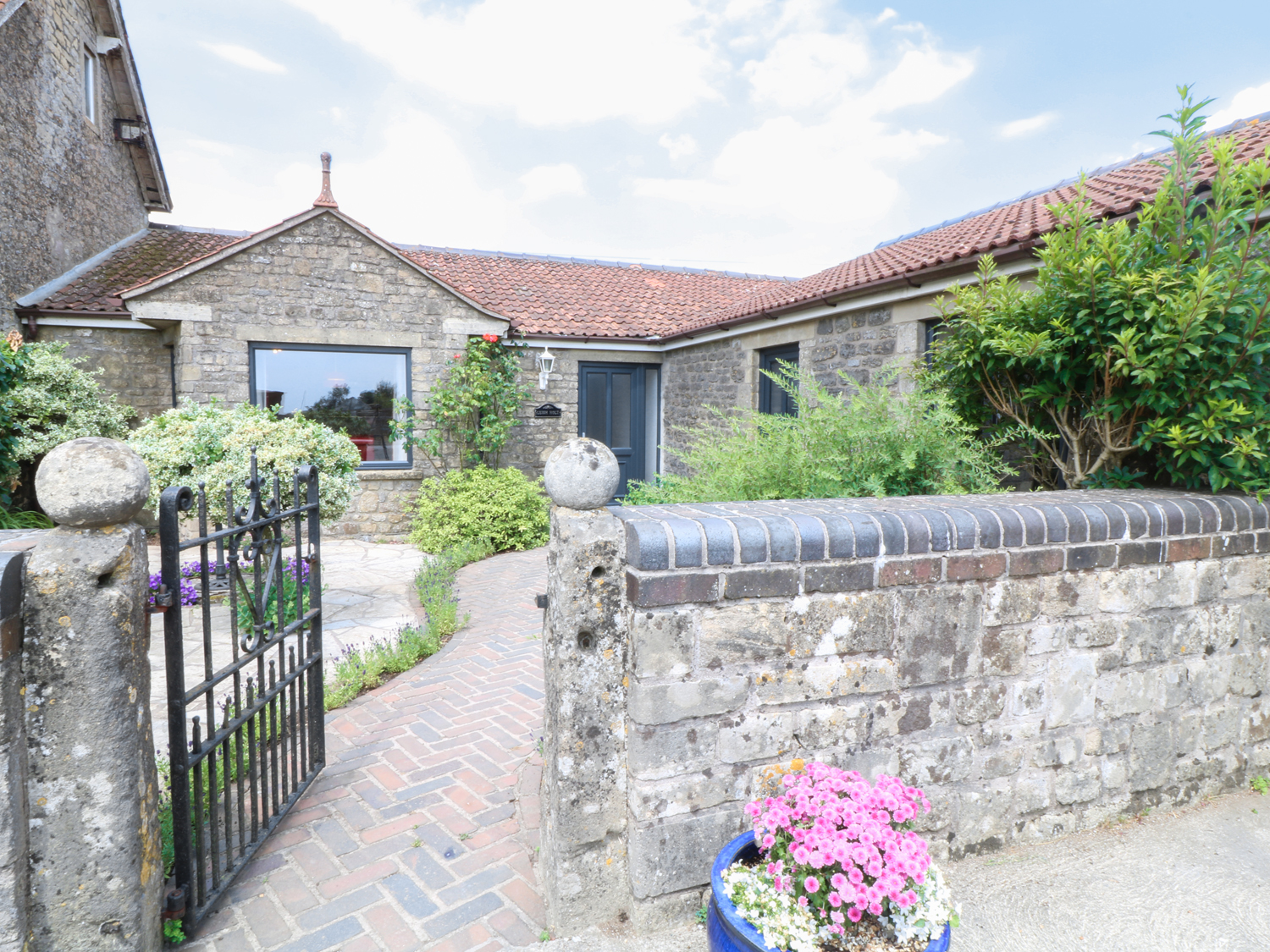 Holiday cottage, Shepton Mallet (Leigh Holt)