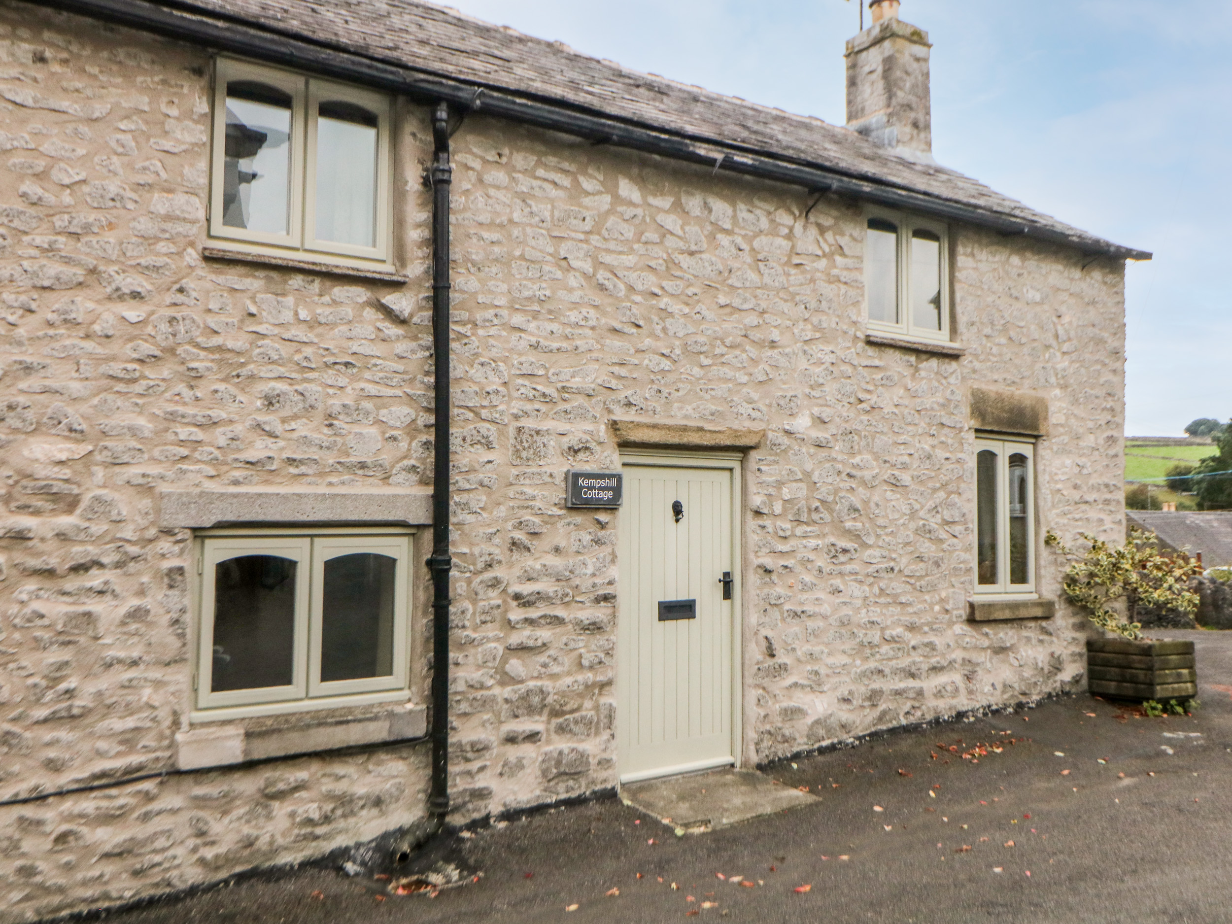 Holiday cottage, Tideswell (Kempshill Cottage)