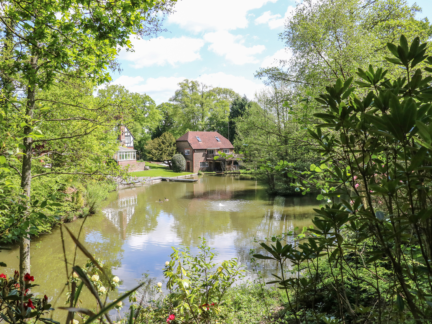 Holiday cottage, Turners Hill (Miswells Cottages - Lake View)