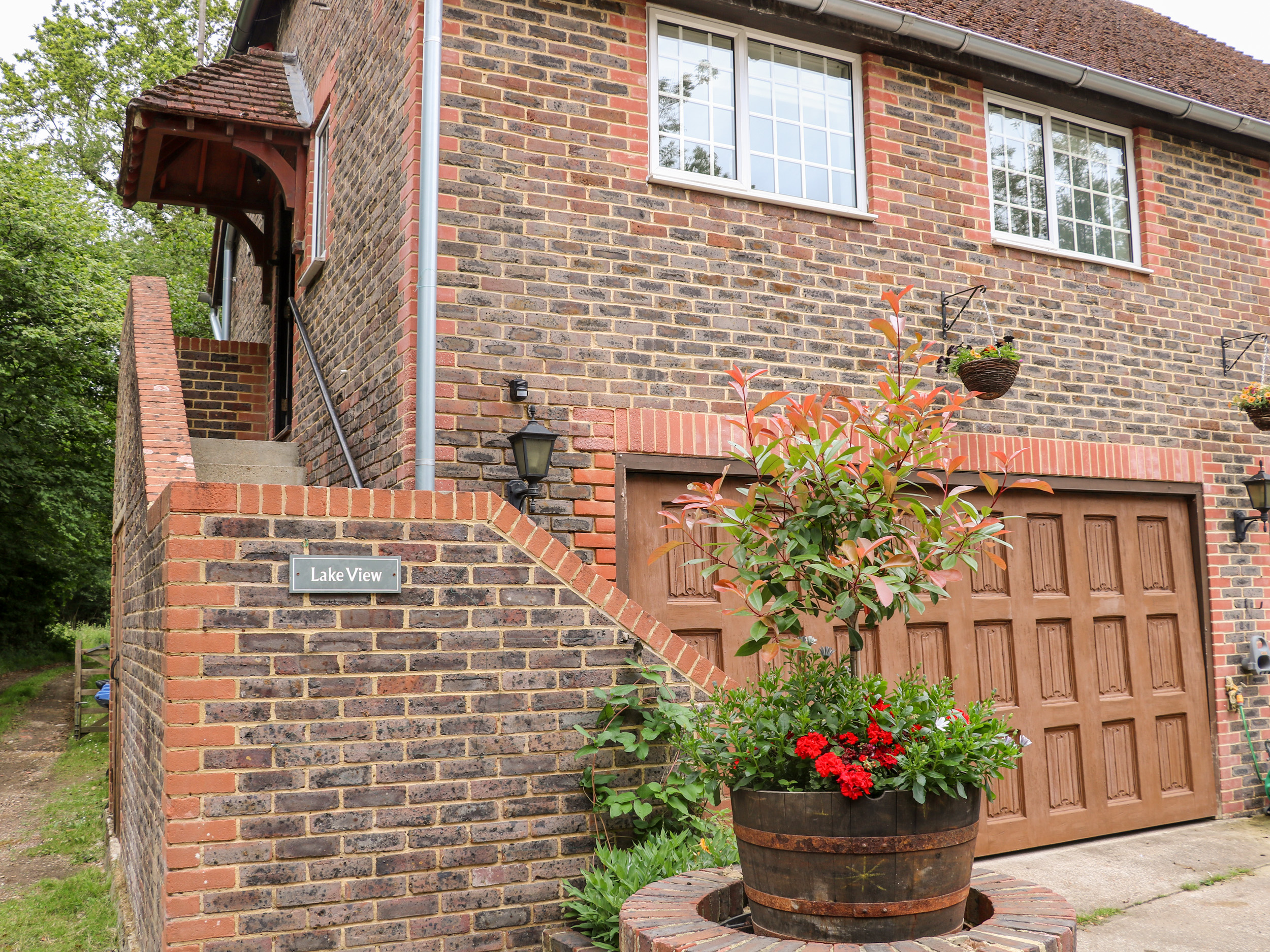Miswells Cottages - Lake View - Sleeps 6